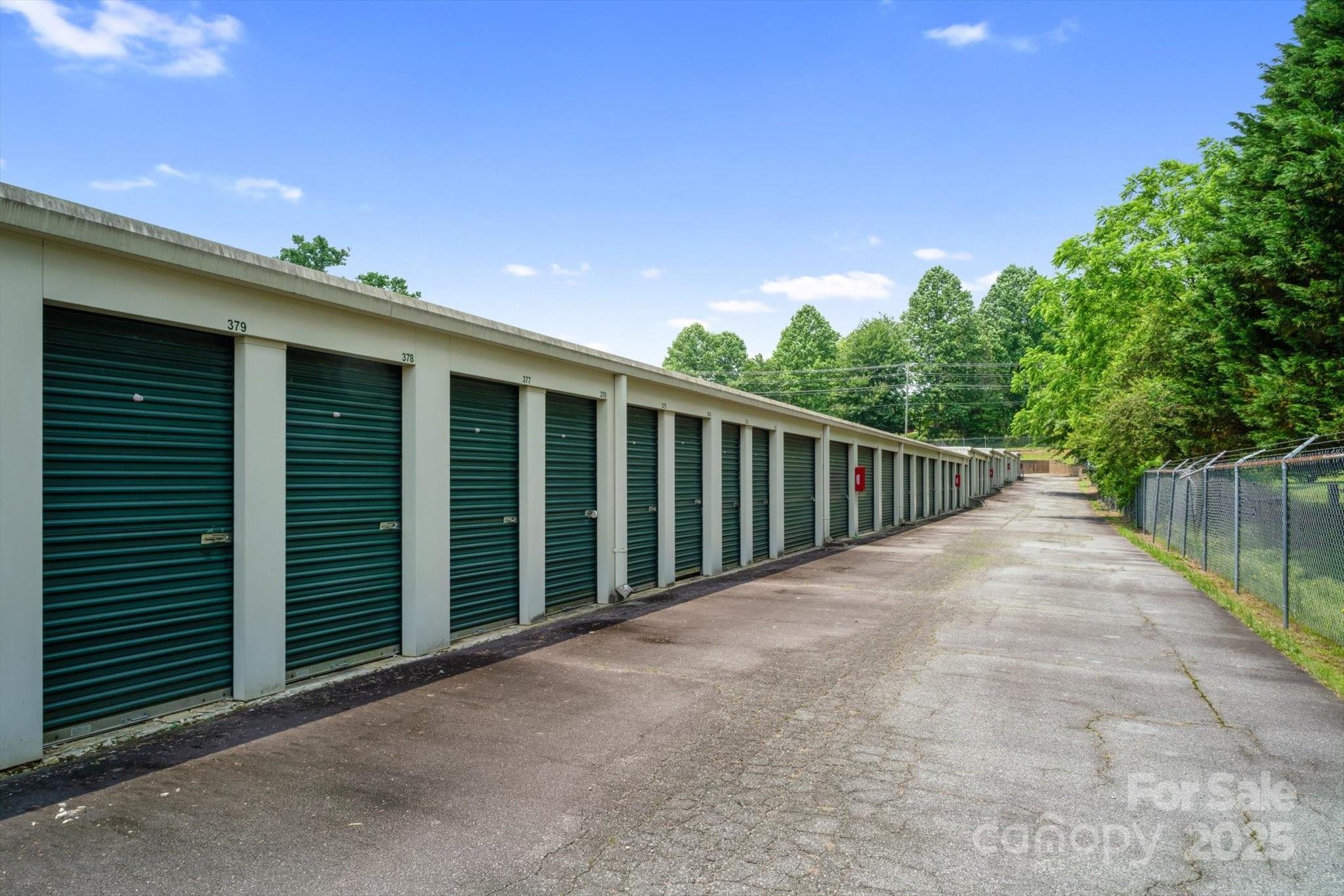 6185 Hendersonville Highway