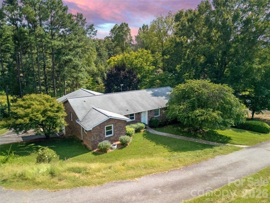 114 FALLING WATERS RD APT 2, HENDERSONVILLE, NC 28792 - Image eb2dfb85e1c54723fc2d3338662a86b3/4022390025