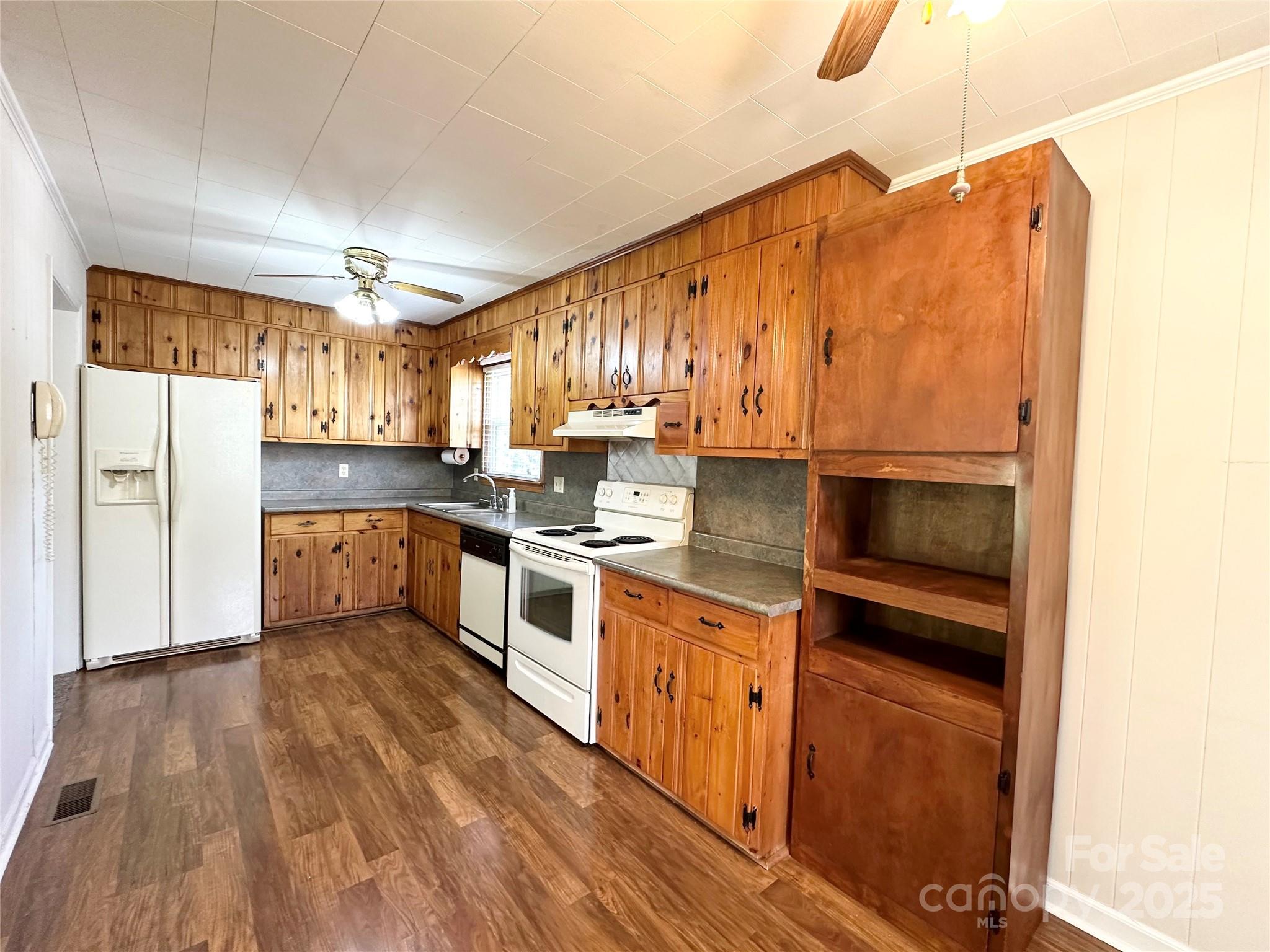 Lenoir, North Carolina 28645, United States, 3 Bedrooms Bedrooms, ,1 BathroomBathrooms,Residential,Active,145635