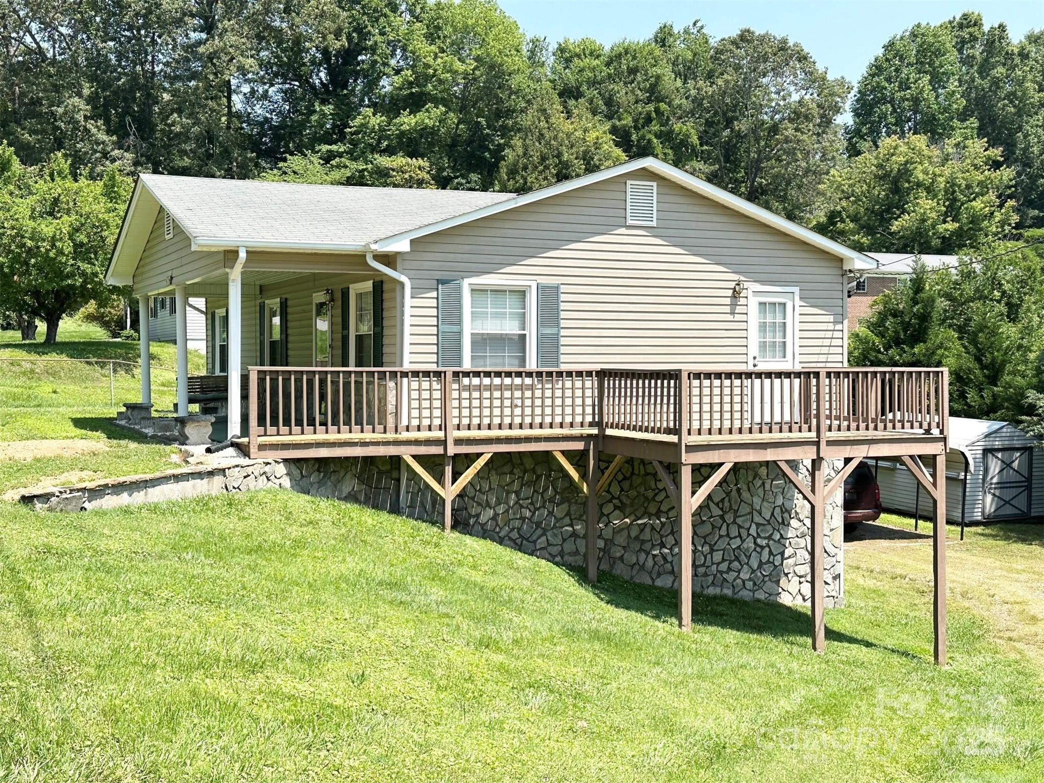 Lenoir, North Carolina 28645, United States, 3 Bedrooms Bedrooms, ,1 BathroomBathrooms,Residential,Active,145635