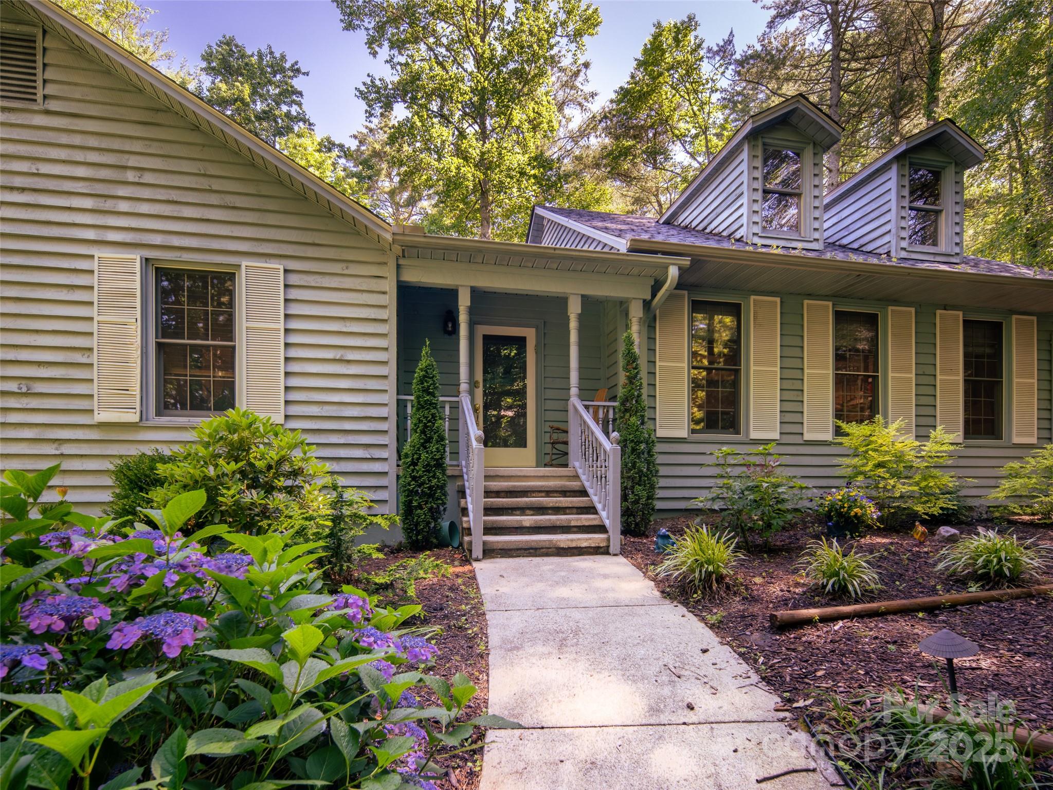 30 Falcon Wood Way