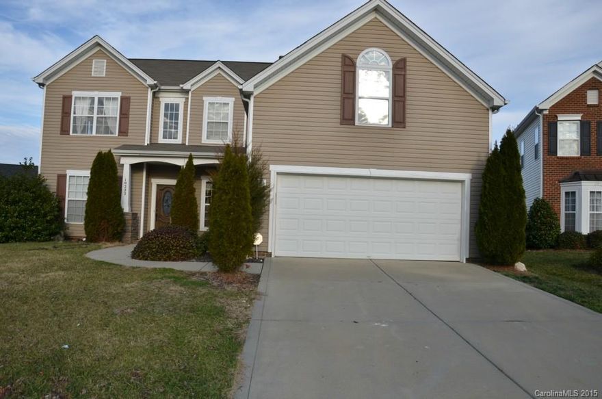 Beautiful two story home in the popular Berewick neighborhood close to interstate 485 and outlet mall/shopping.Home features a updated kitchen with breakfast area, formal dining room, family room with two story ceiling. Fenced flat backyard with a big patio. Master bath has dual vanity, separate tub/shower and walk in closet.