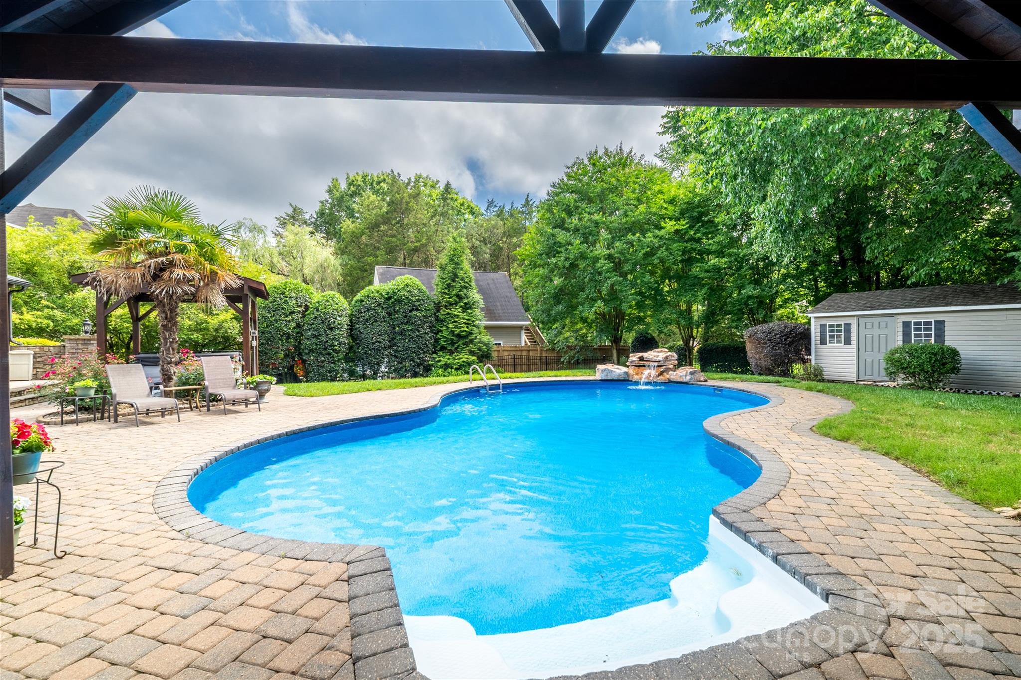 1522 12th Fairway Drive NW