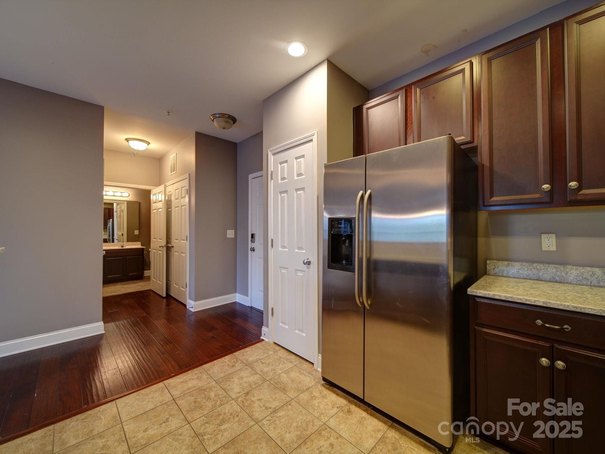 1000 E Woodlawn Road 402