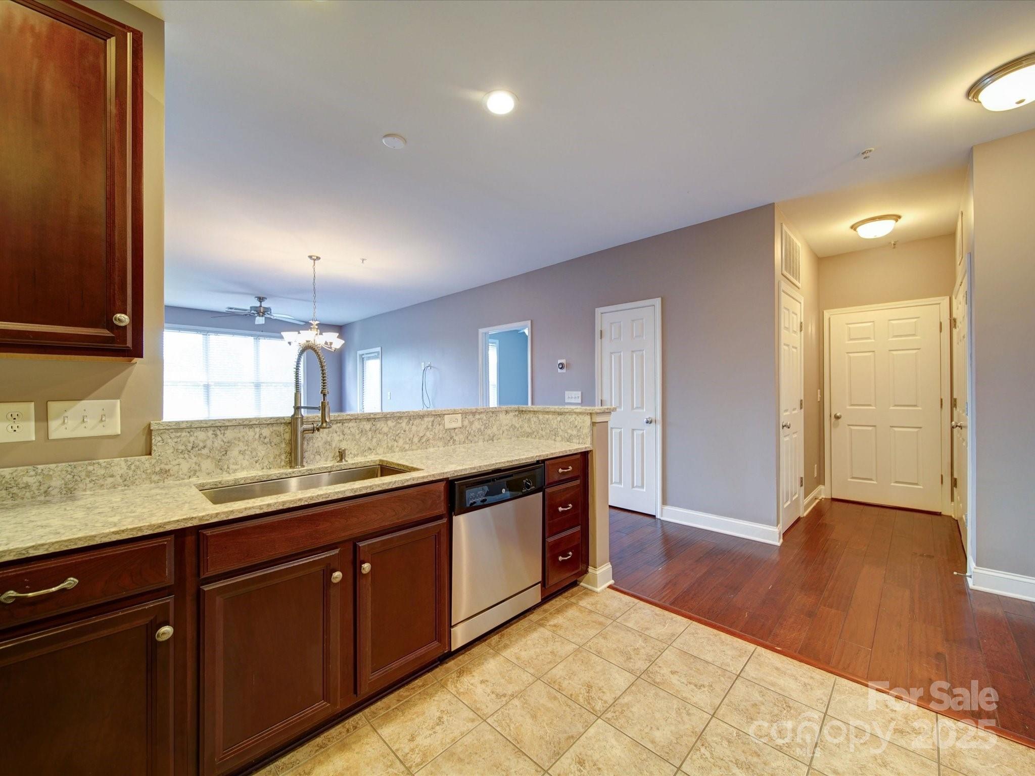 1000 E Woodlawn Road 402