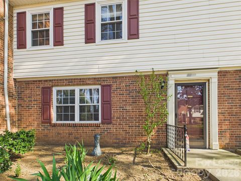 Photo of 8811 Hunter Ridge Drive, Charlotte, NC 28226 (MLS # 4365194)