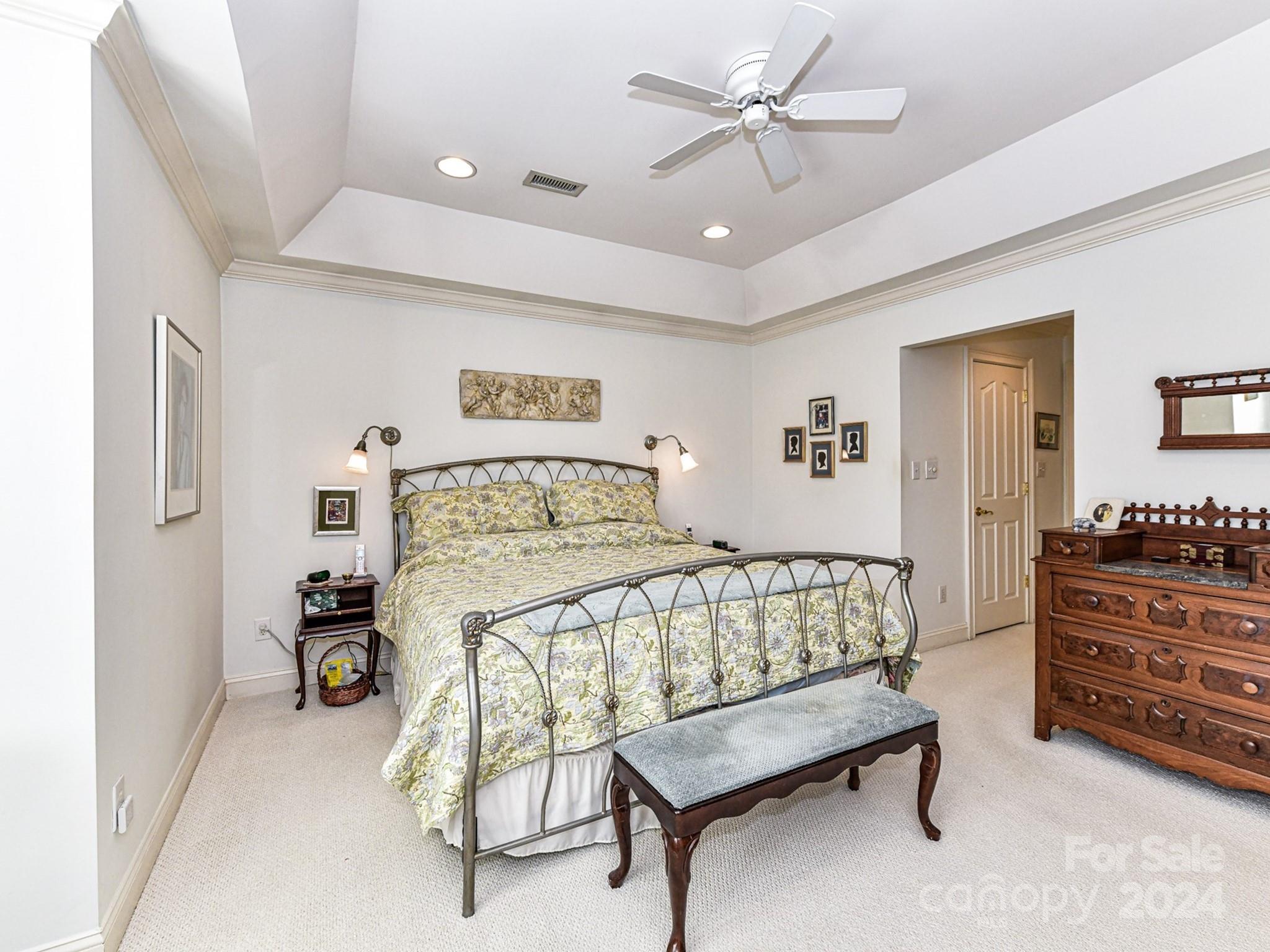 Royal Crest - Residential