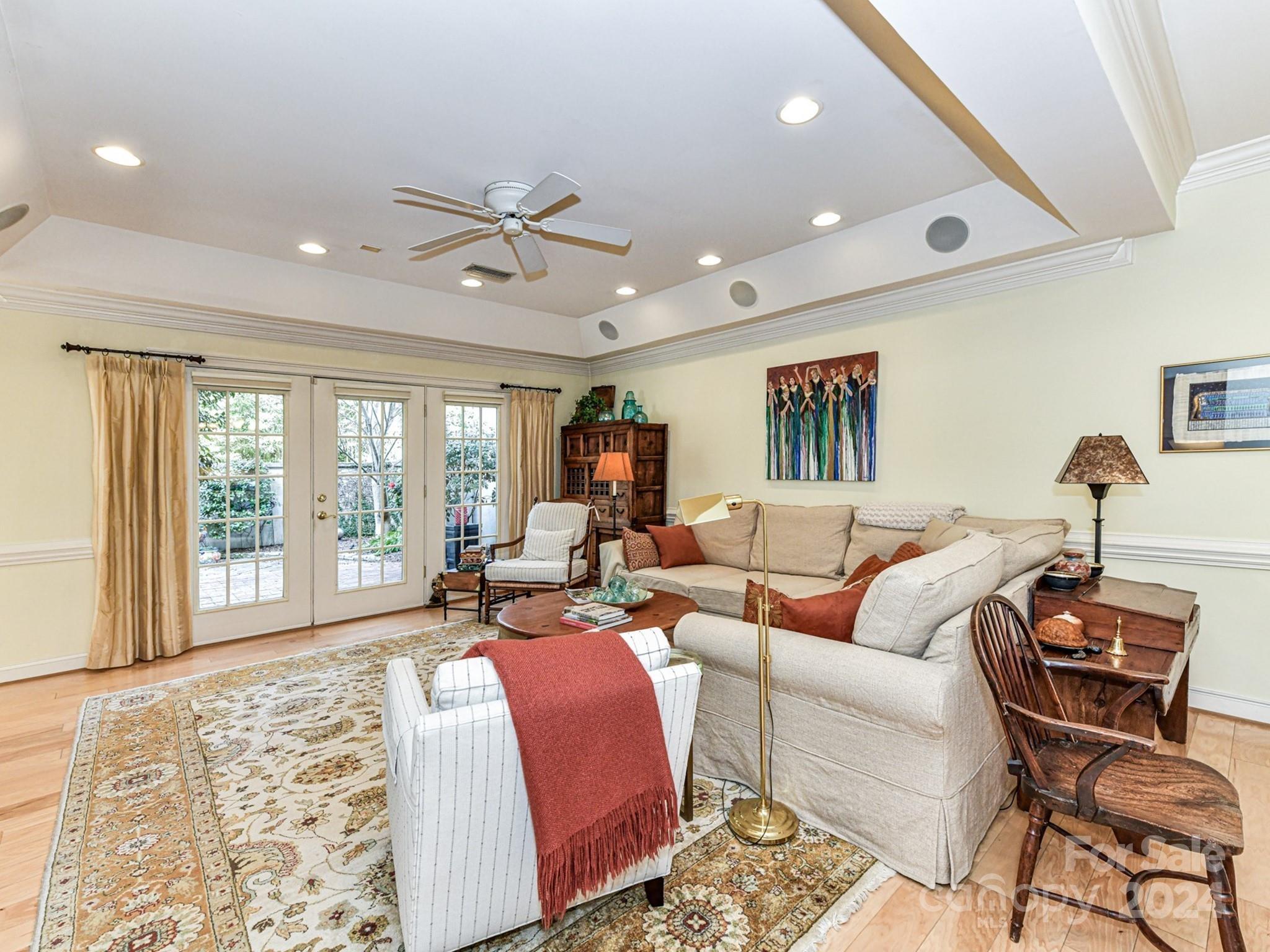 Royal Crest - Residential