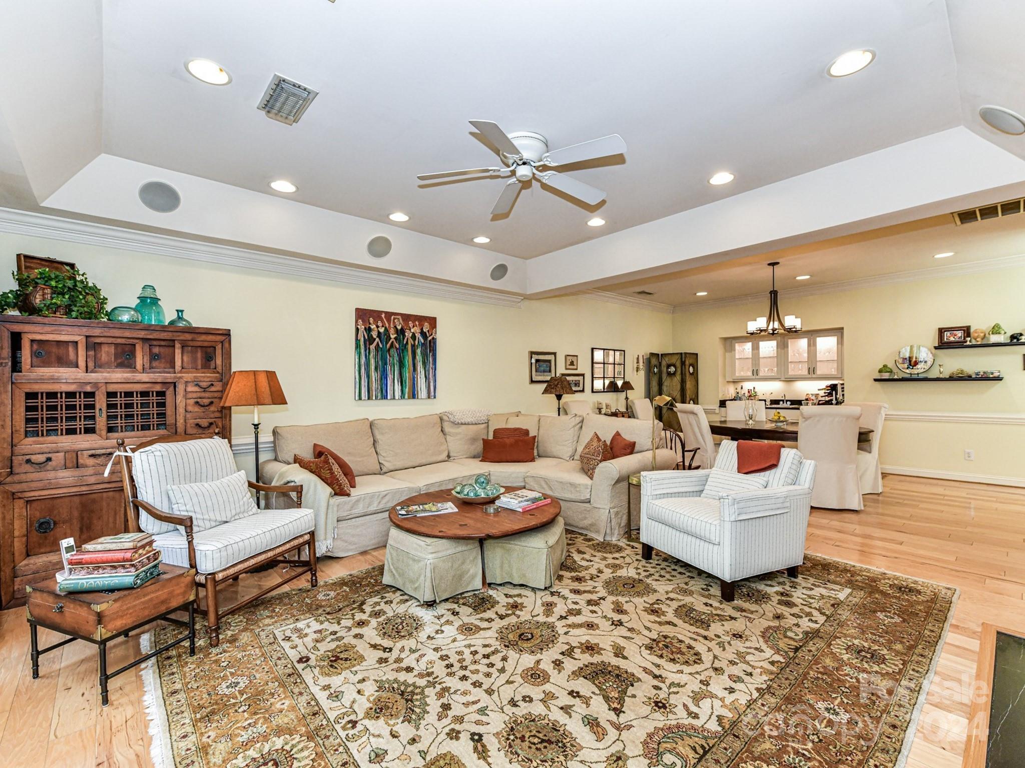 Royal Crest - Residential