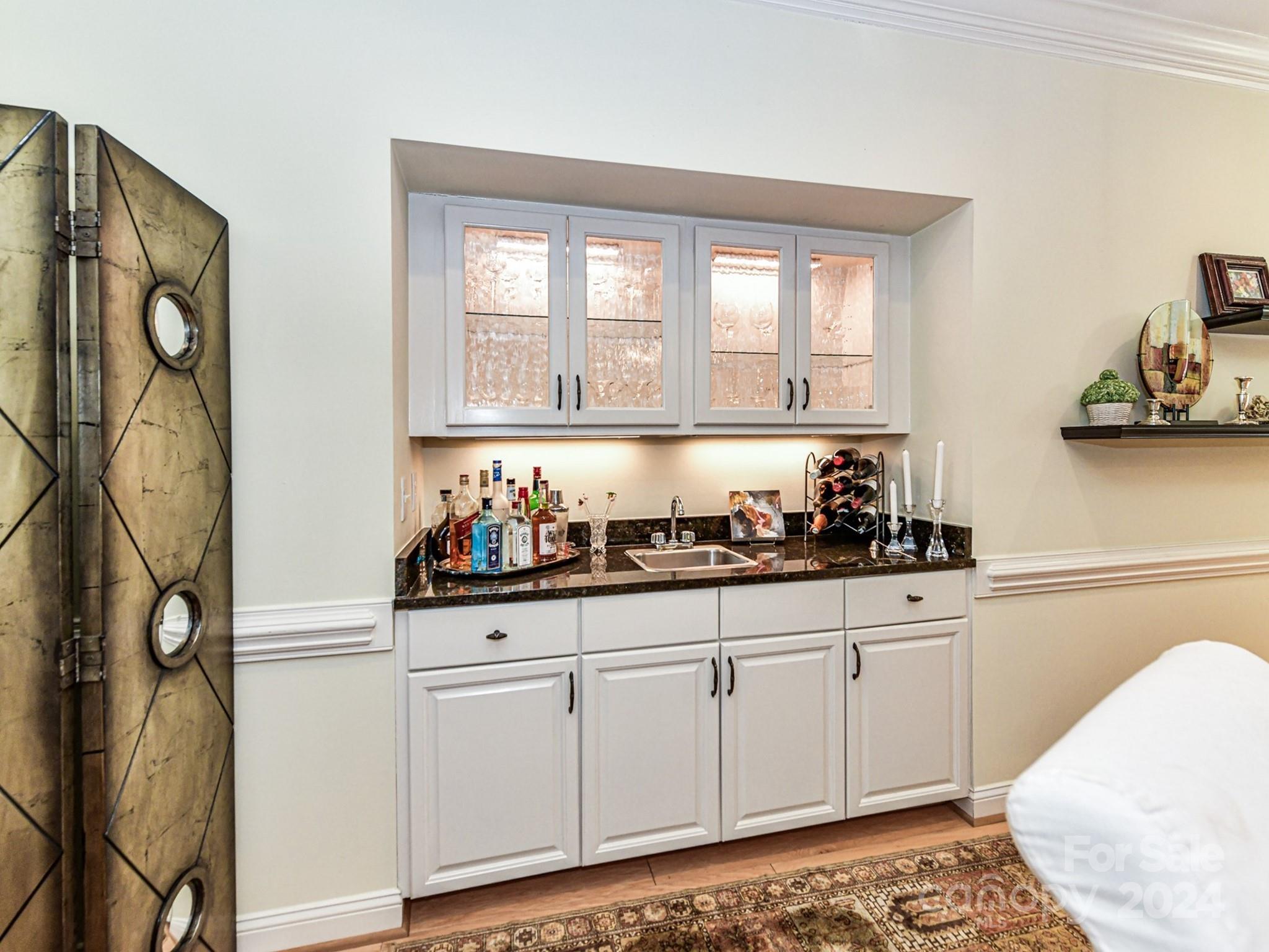 Royal Crest - Residential