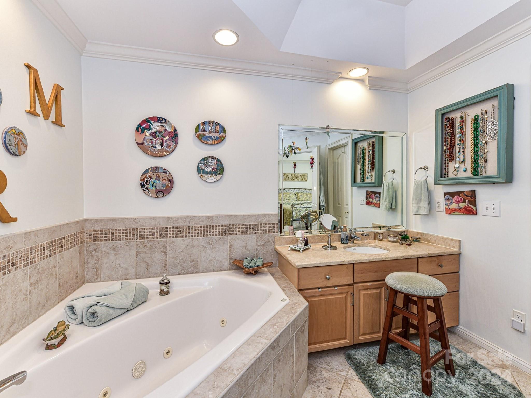 Royal Crest - Residential