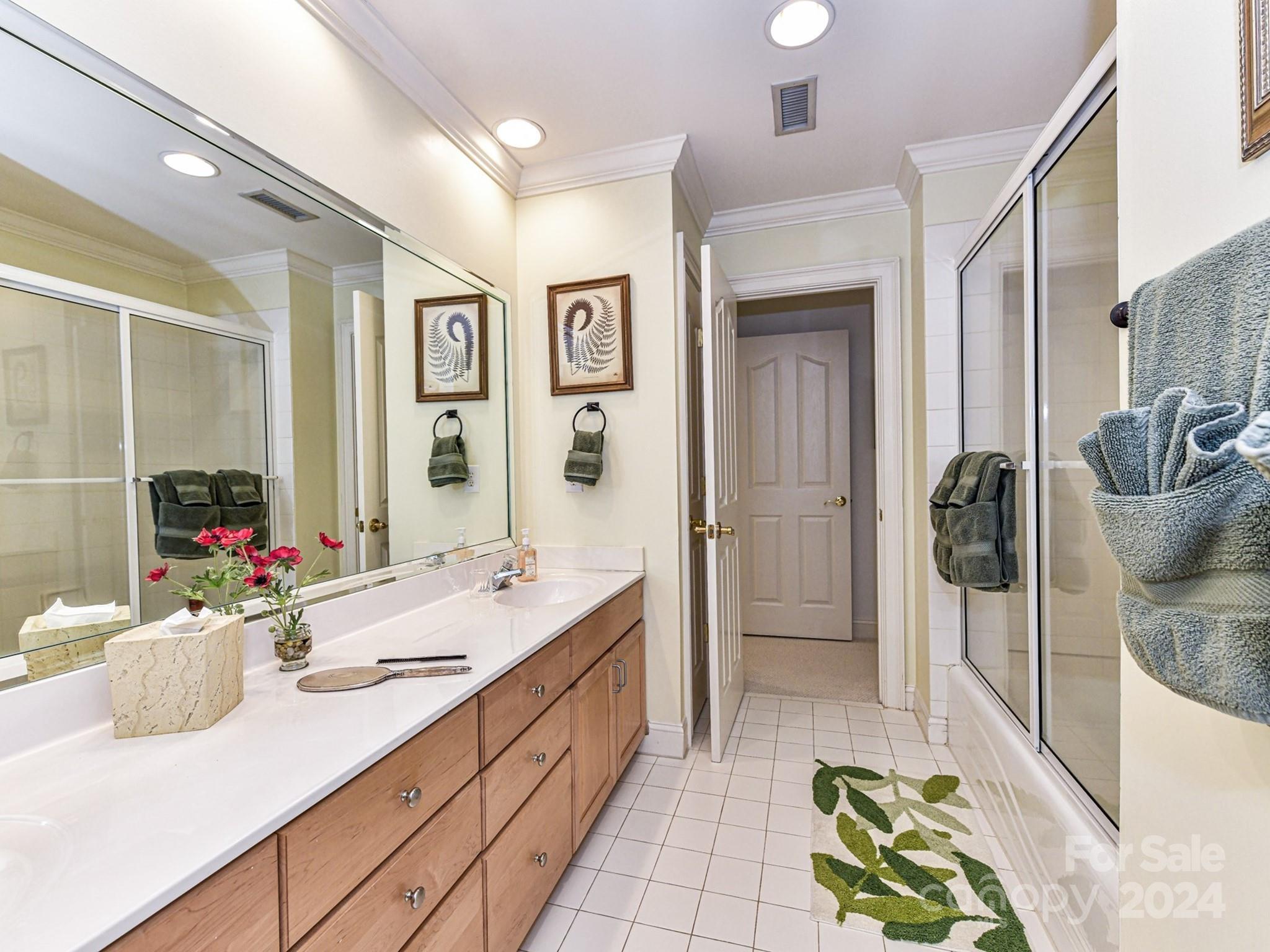 Royal Crest - Residential