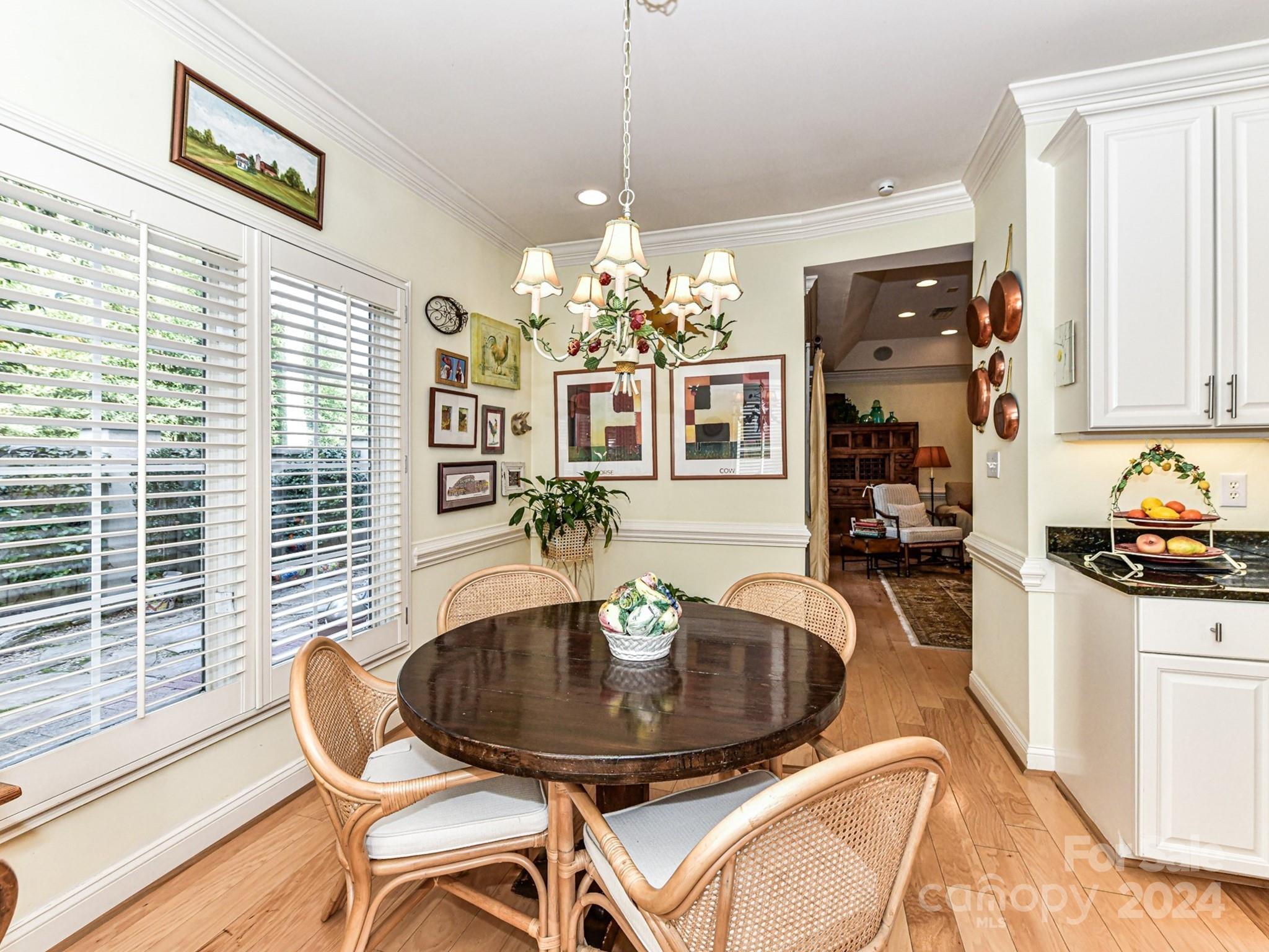 Royal Crest - Residential