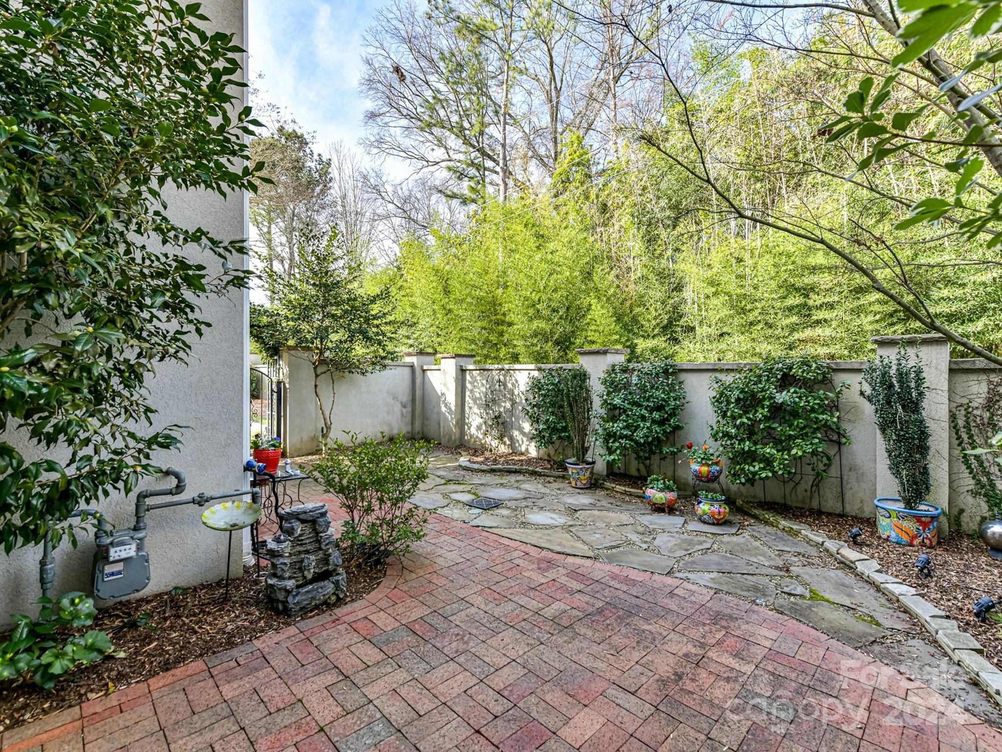 Royal Crest - Residential