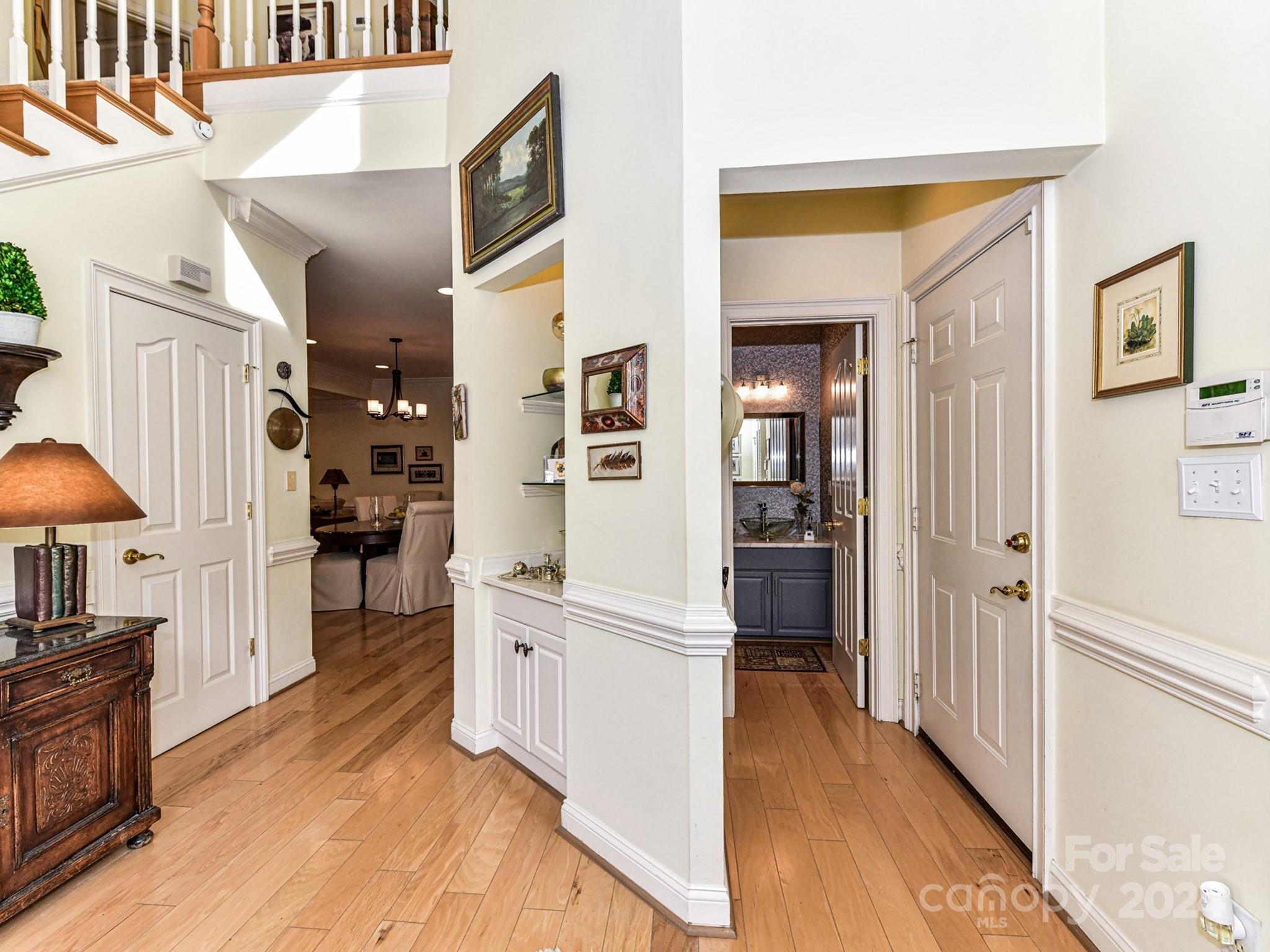 Royal Crest - Residential