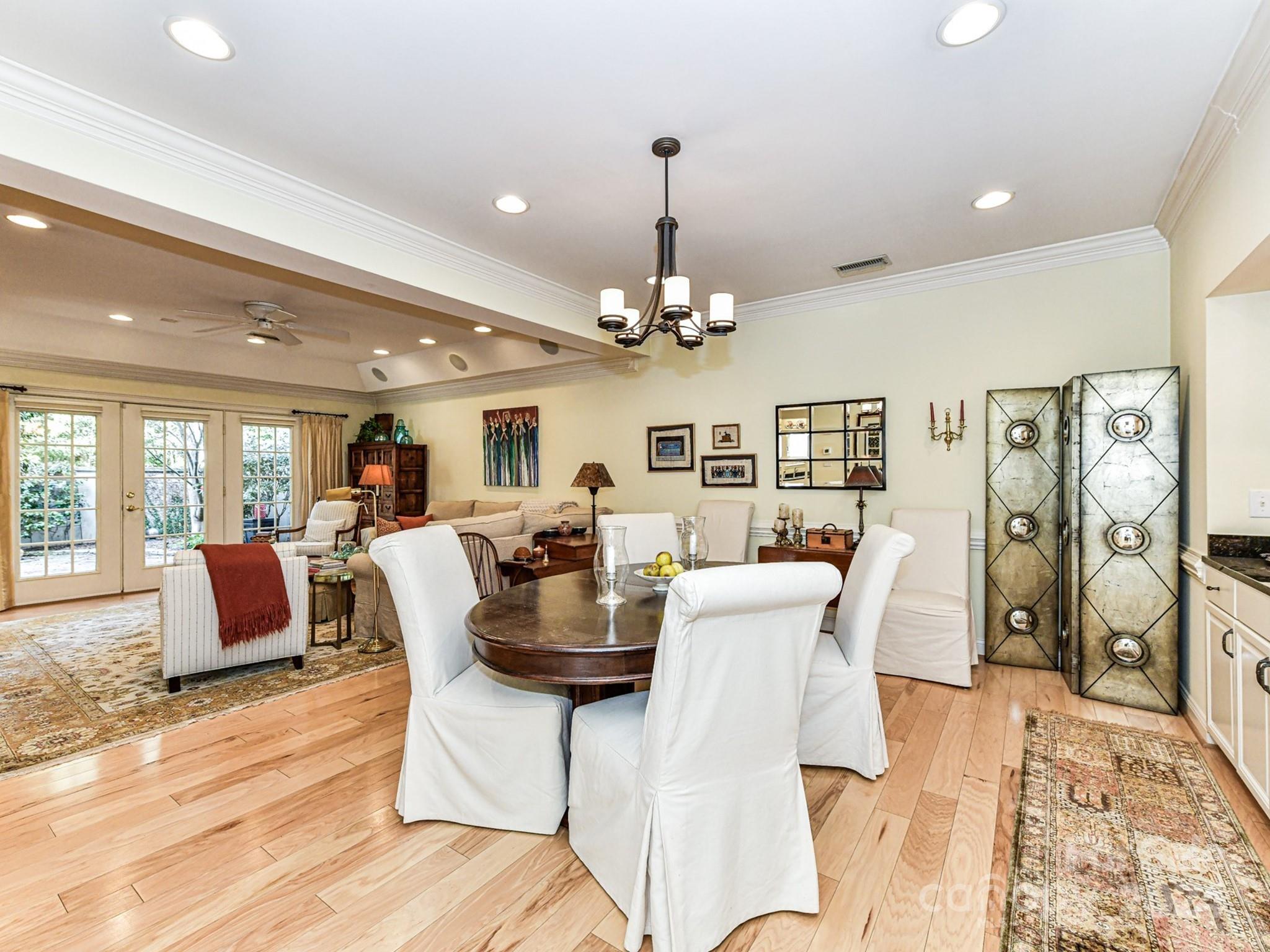 Royal Crest - Residential