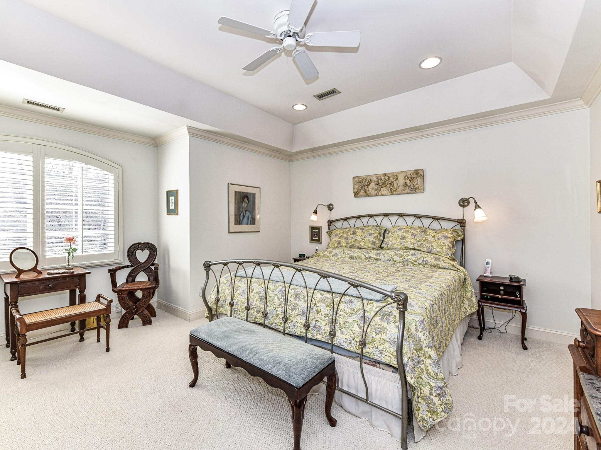 Royal Crest - Residential