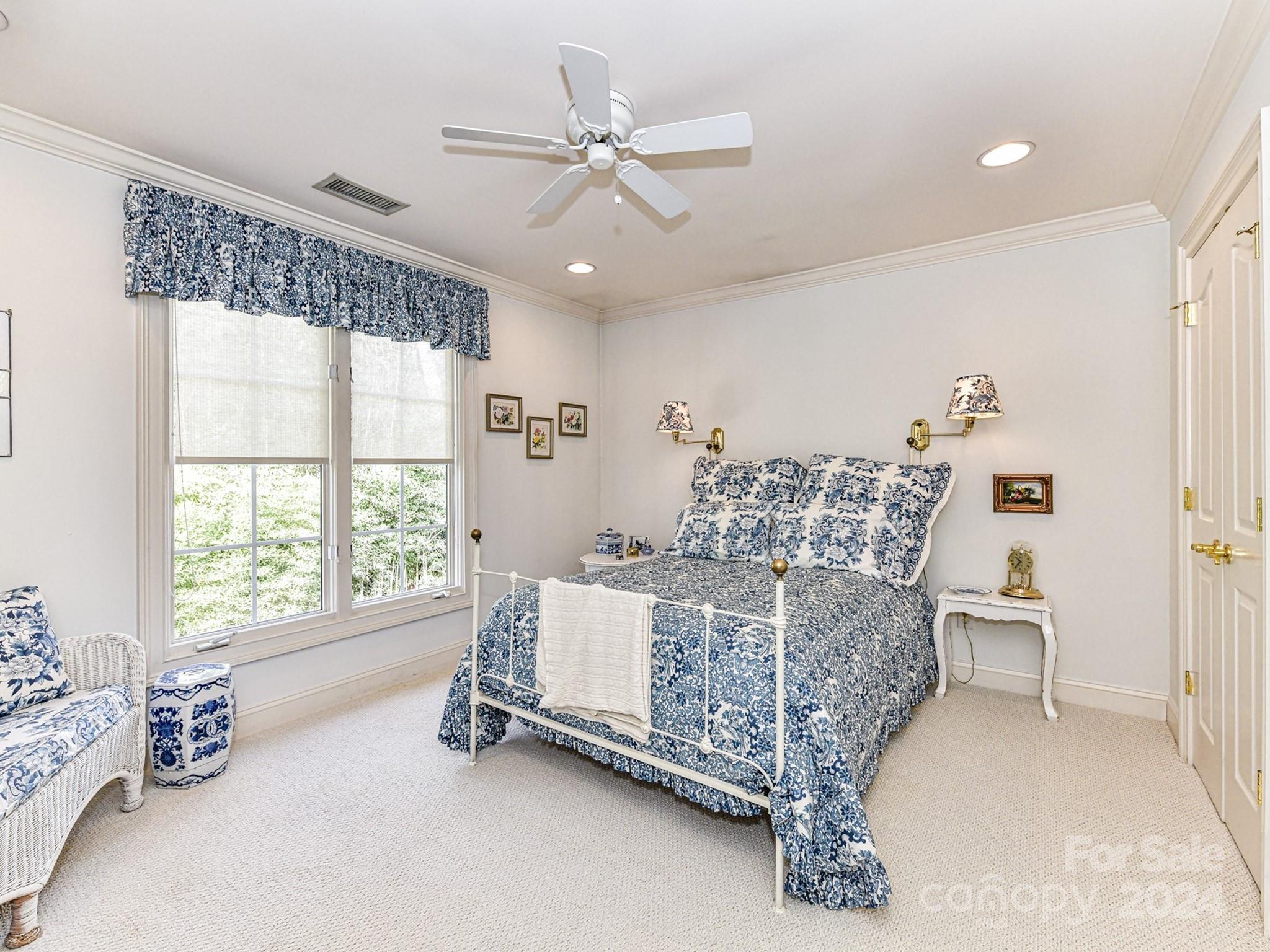 Royal Crest - Residential