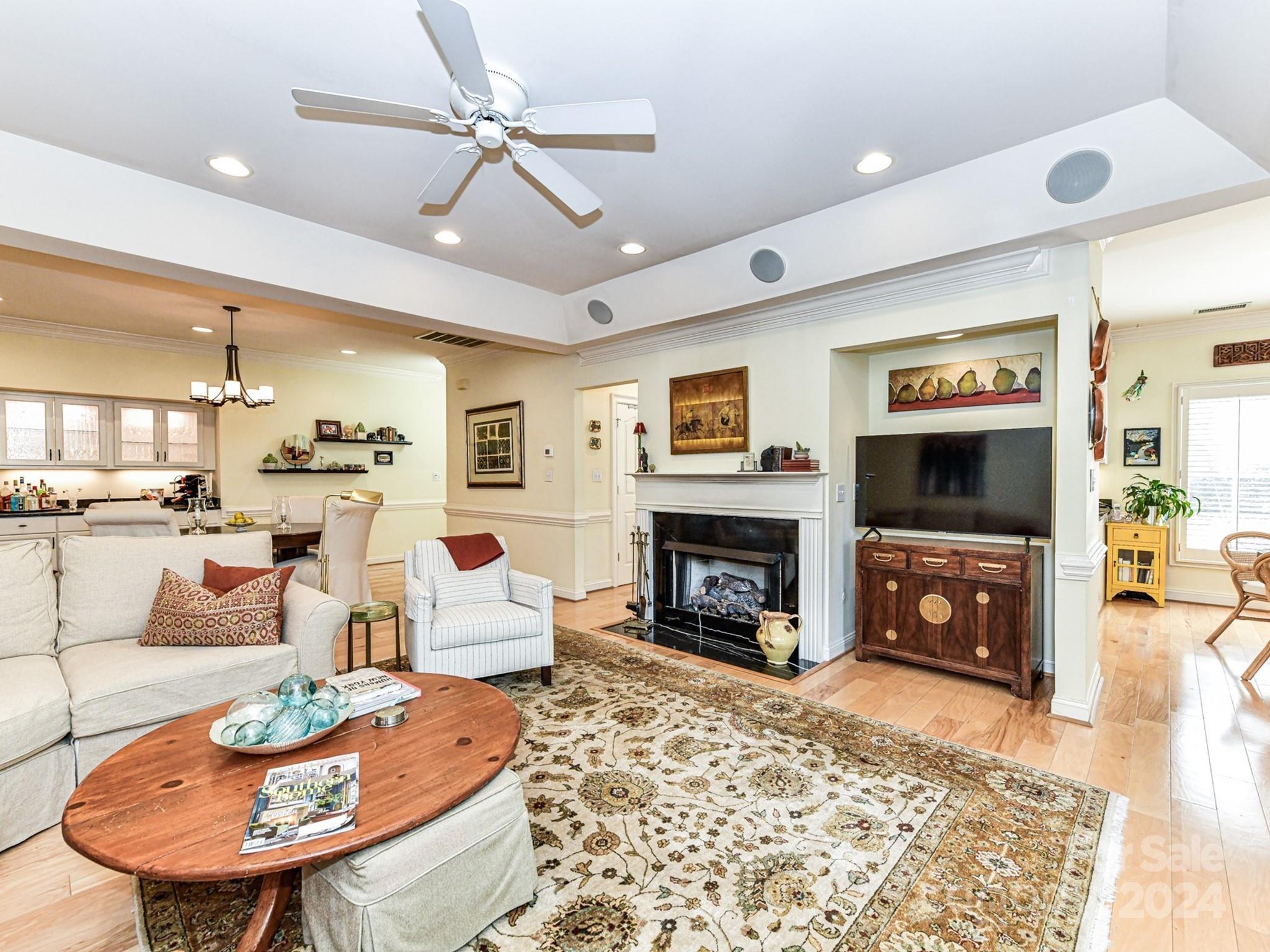 Royal Crest - Residential