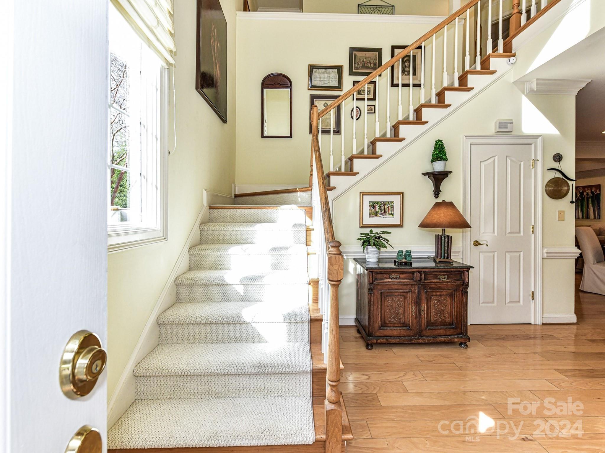 Royal Crest - Residential