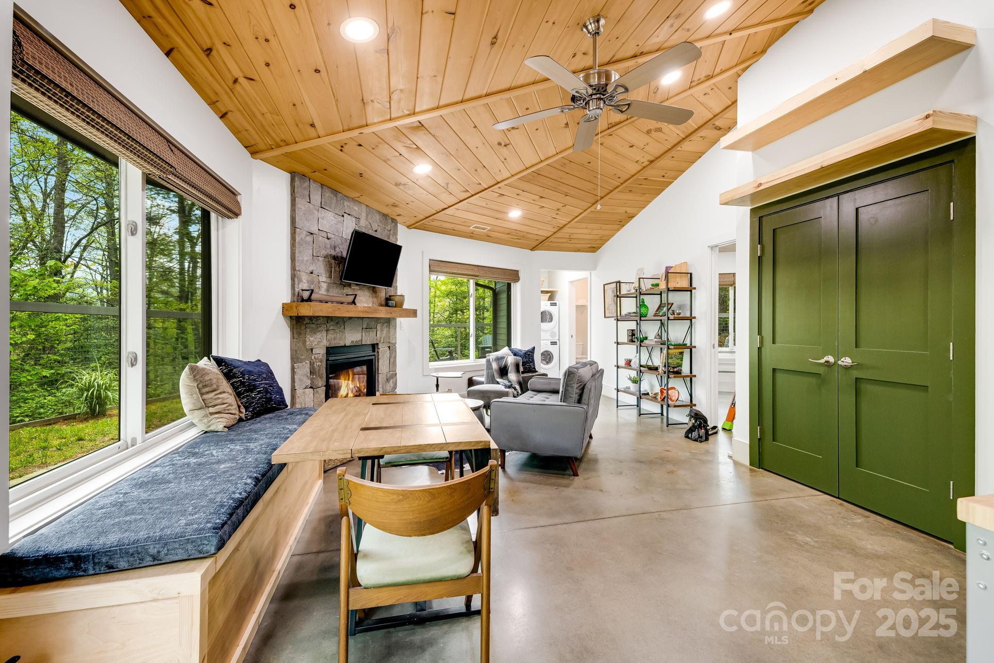 Laurel River Crossing - Residential