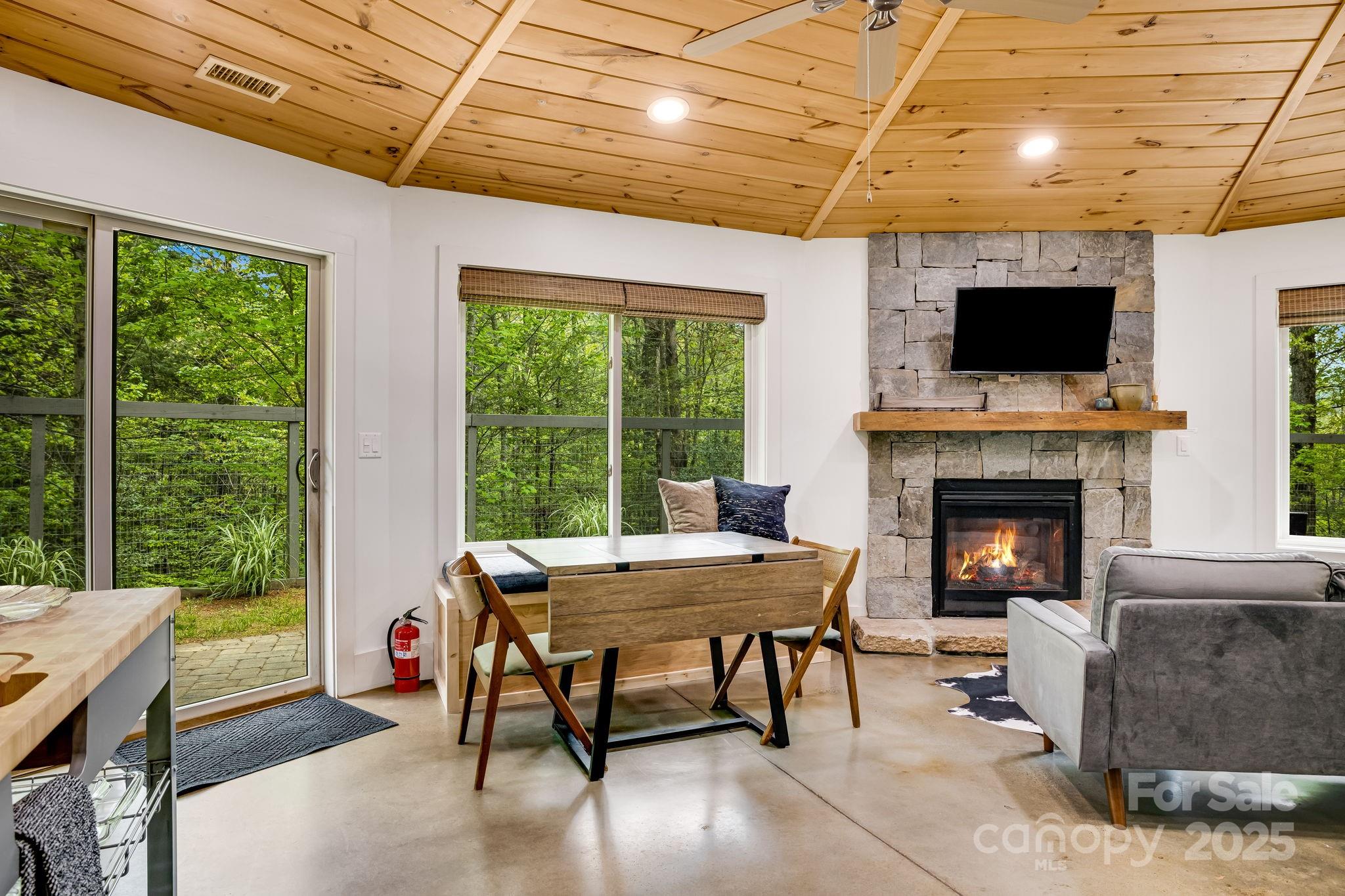 Laurel River Crossing - Residential