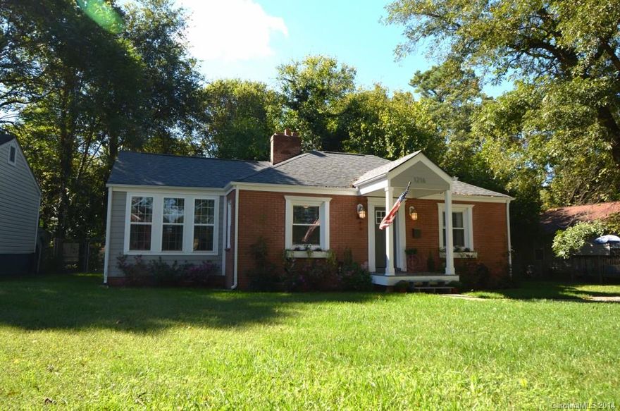 This modernized brick cottage is nestled along the tree-lined streets of Villa Heights. Floor plan is wonderful for entertaining and includes an updated kitchen w/ SS appliances that opens to a spacious dining area. Pergola-covered rear patio and fenced rear yard make for a great outdoor space. Recent renovations include new HVAC system and ductwork, architectural-shingled roof, and water heater.