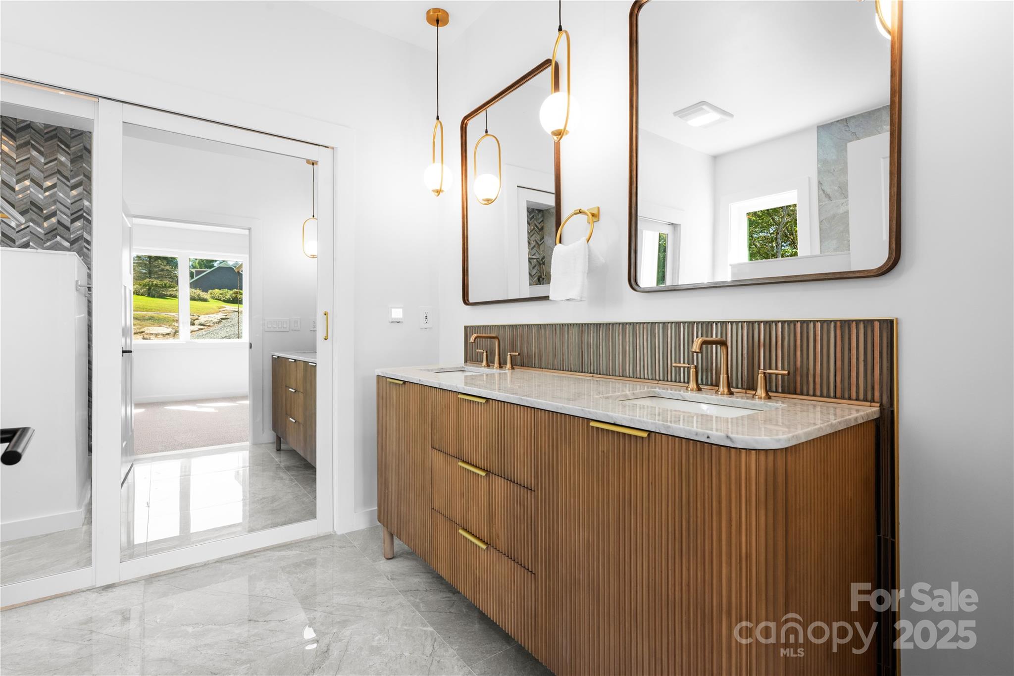 Boone, North Carolina 28605, United States, 3 Bedrooms Bedrooms, ,5 BathroomsBathrooms,Residential,Active,231889