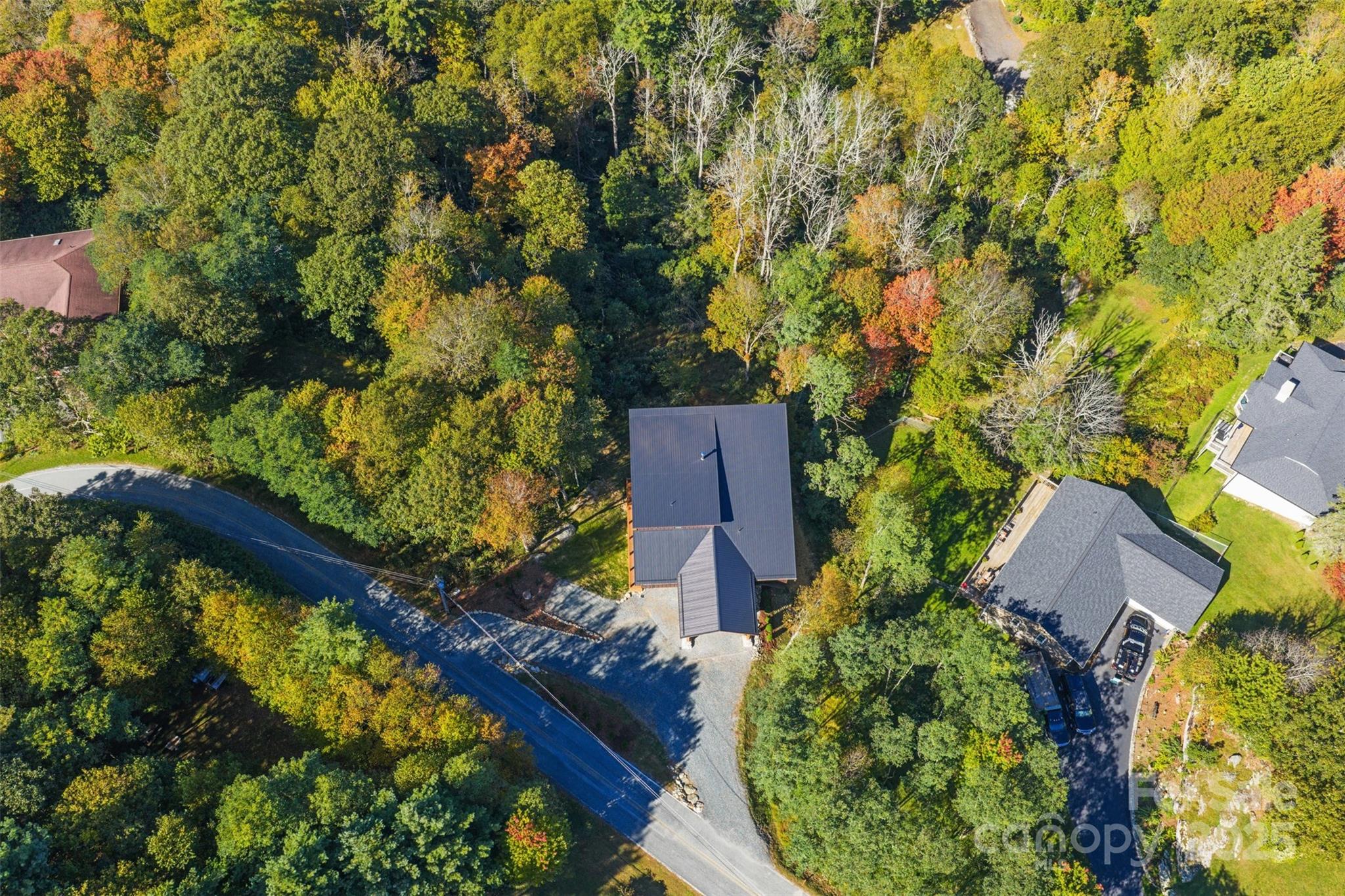 Boone, North Carolina 28605, United States, 3 Bedrooms Bedrooms, ,5 BathroomsBathrooms,Residential,Active,231889