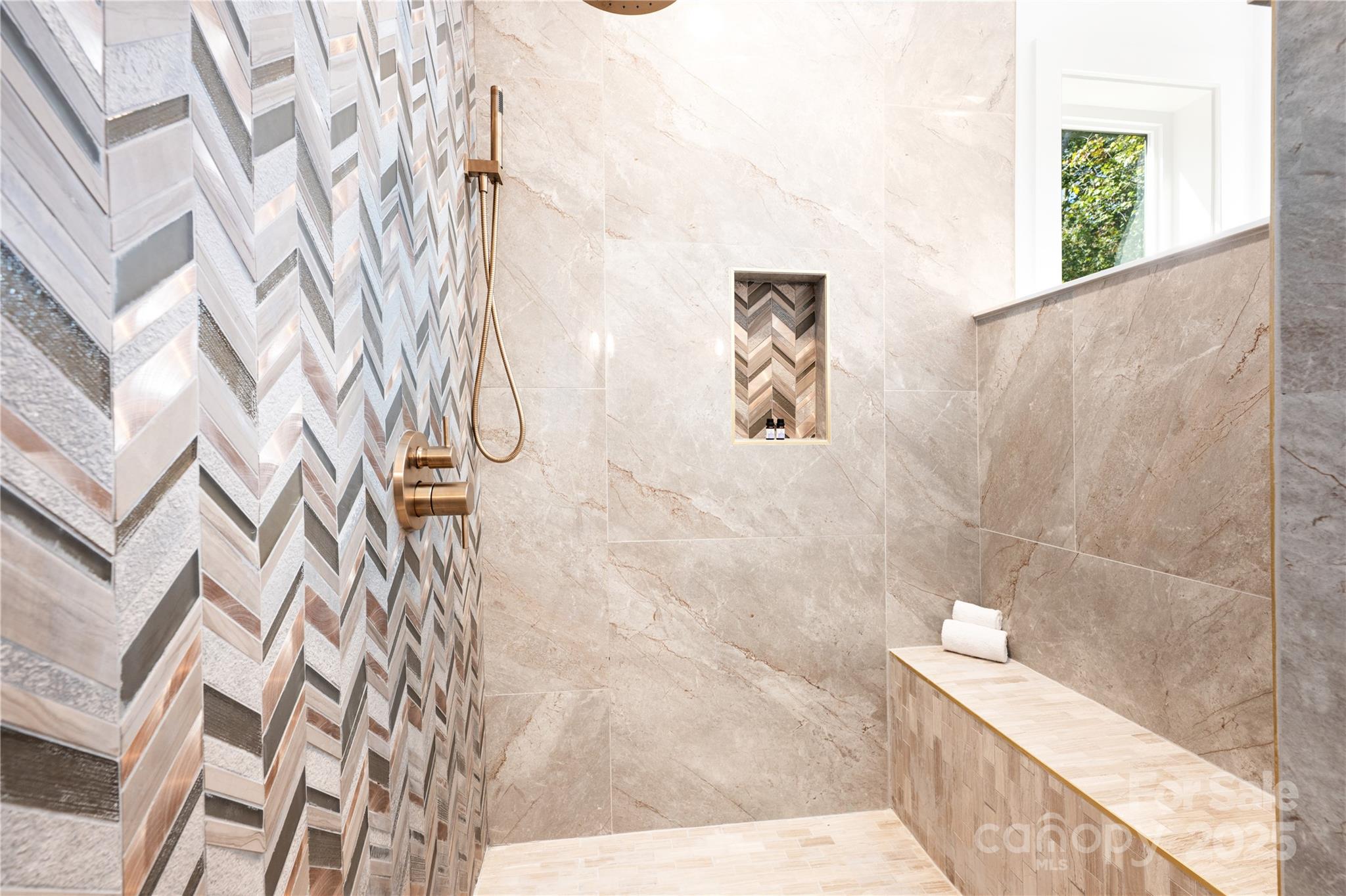 Boone, North Carolina 28605, United States, 3 Bedrooms Bedrooms, ,5 BathroomsBathrooms,Residential,Active,231889