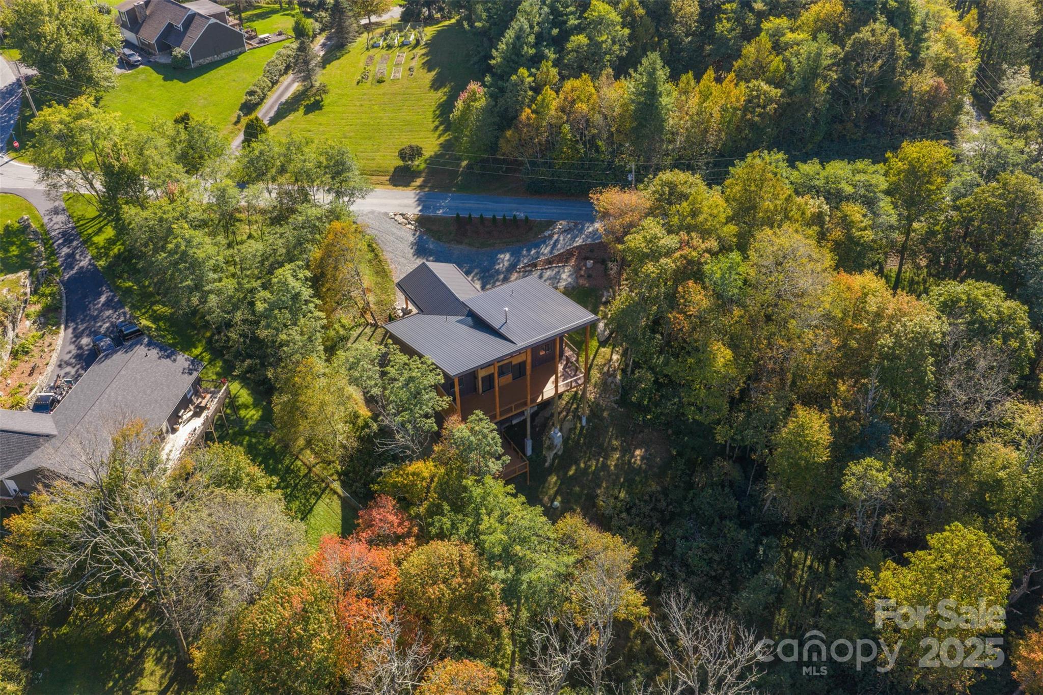 Boone, North Carolina 28605, United States, 3 Bedrooms Bedrooms, ,5 BathroomsBathrooms,Residential,Active,231889