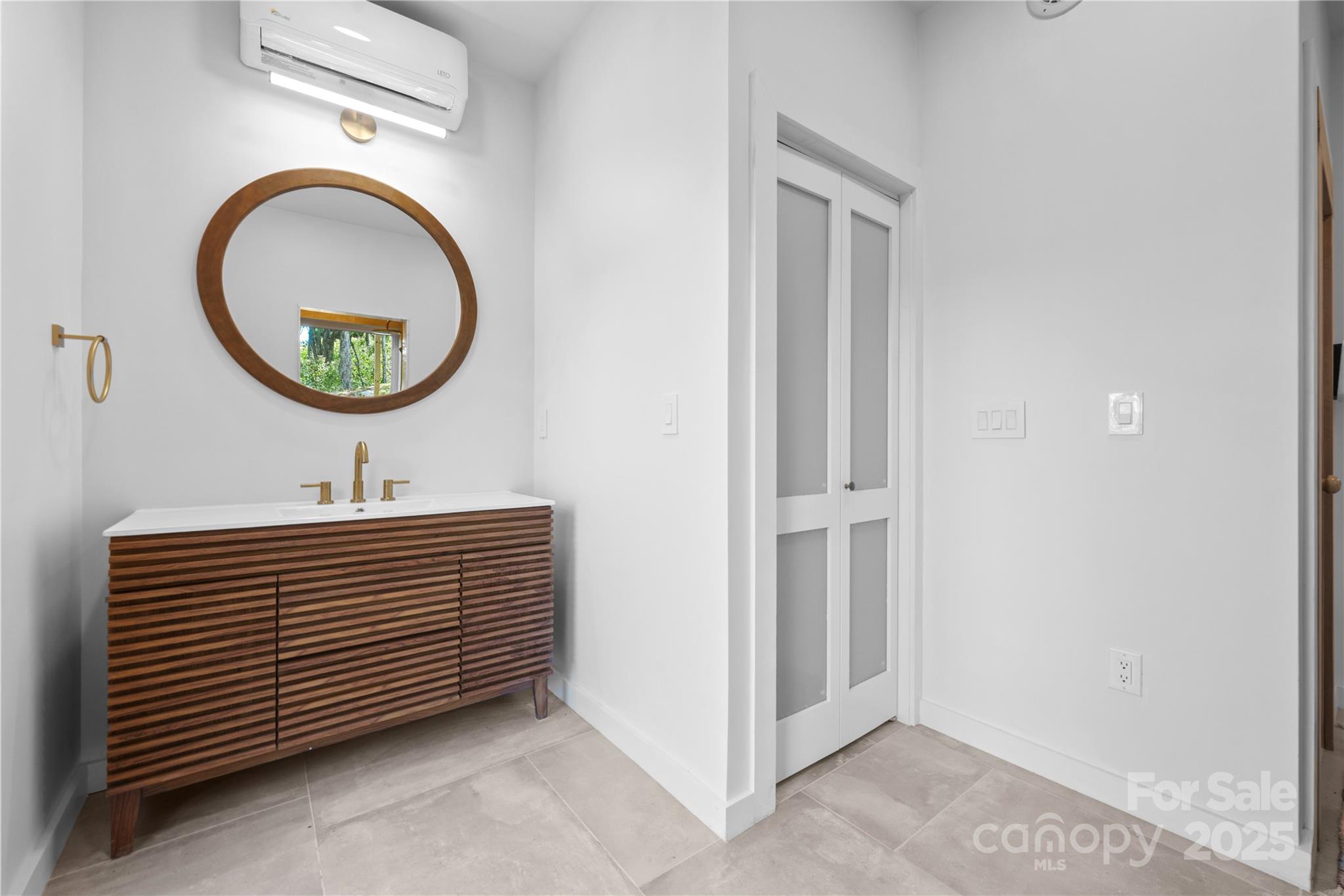 Boone, North Carolina 28605, United States, 3 Bedrooms Bedrooms, ,5 BathroomsBathrooms,Residential,Active,231889