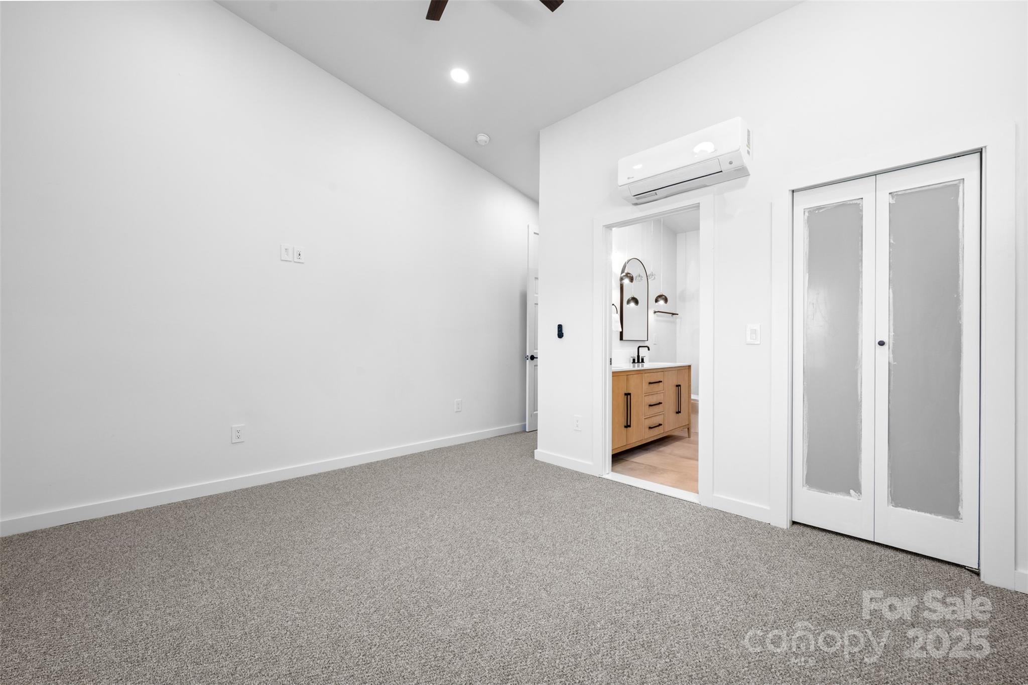 Boone, North Carolina 28605, United States, 3 Bedrooms Bedrooms, ,5 BathroomsBathrooms,Residential,Active,231889