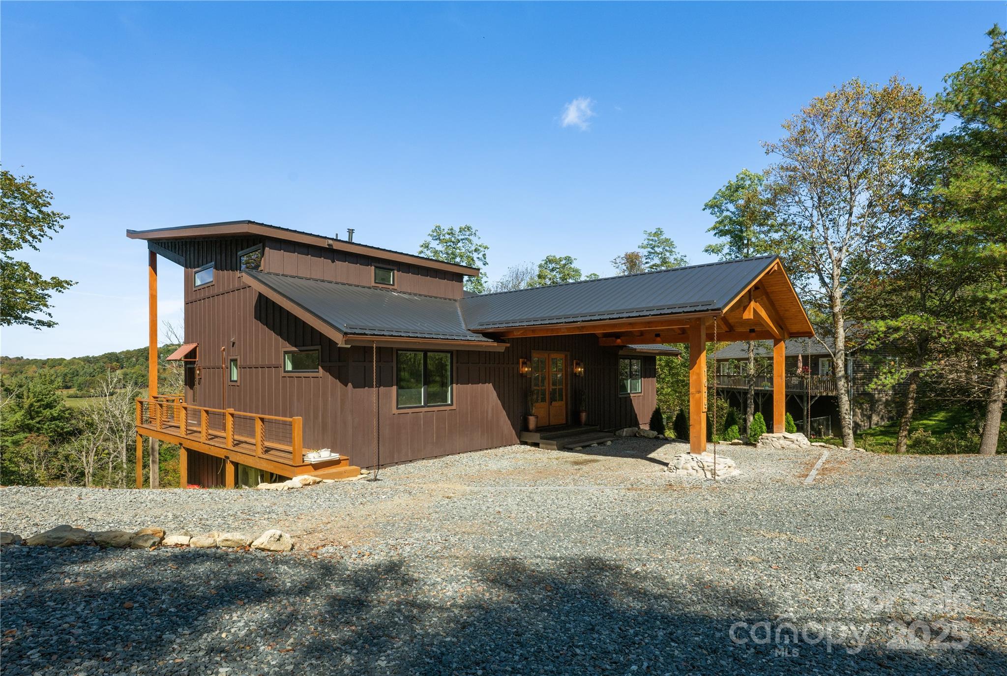 Boone, North Carolina 28605, United States, 3 Bedrooms Bedrooms, ,5 BathroomsBathrooms,Residential,Active,231889