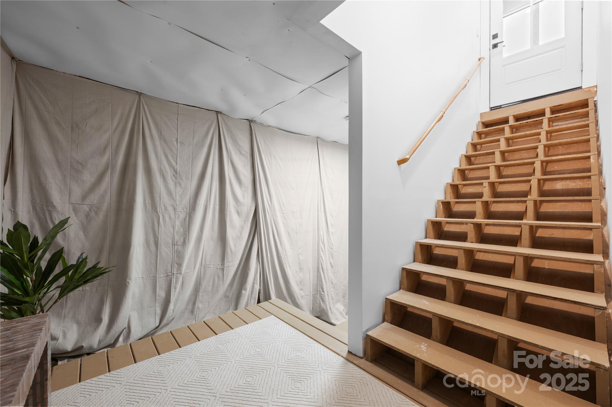 Boone, North Carolina 28605, United States, 3 Bedrooms Bedrooms, ,5 BathroomsBathrooms,Residential,Active,231889