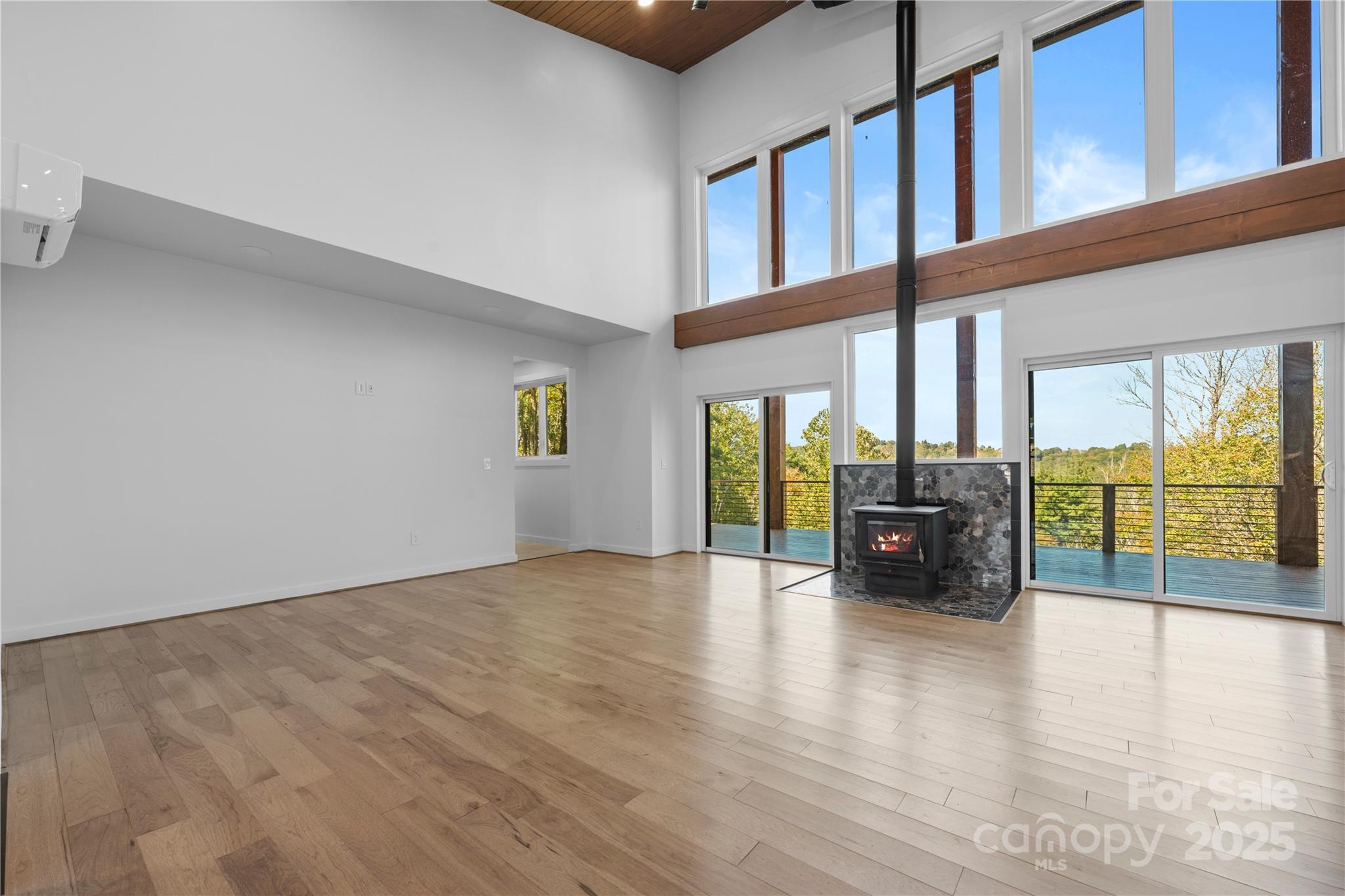 Boone, North Carolina 28605, United States, 3 Bedrooms Bedrooms, ,5 BathroomsBathrooms,Residential,Active,231889