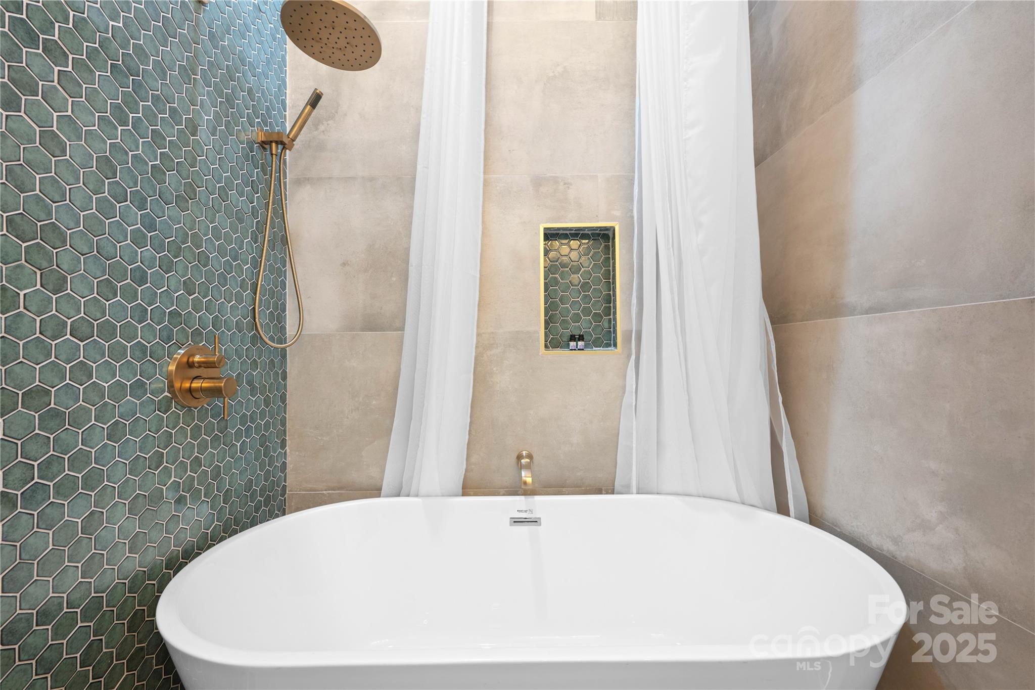 Boone, North Carolina 28605, United States, 3 Bedrooms Bedrooms, ,5 BathroomsBathrooms,Residential,Active,231889