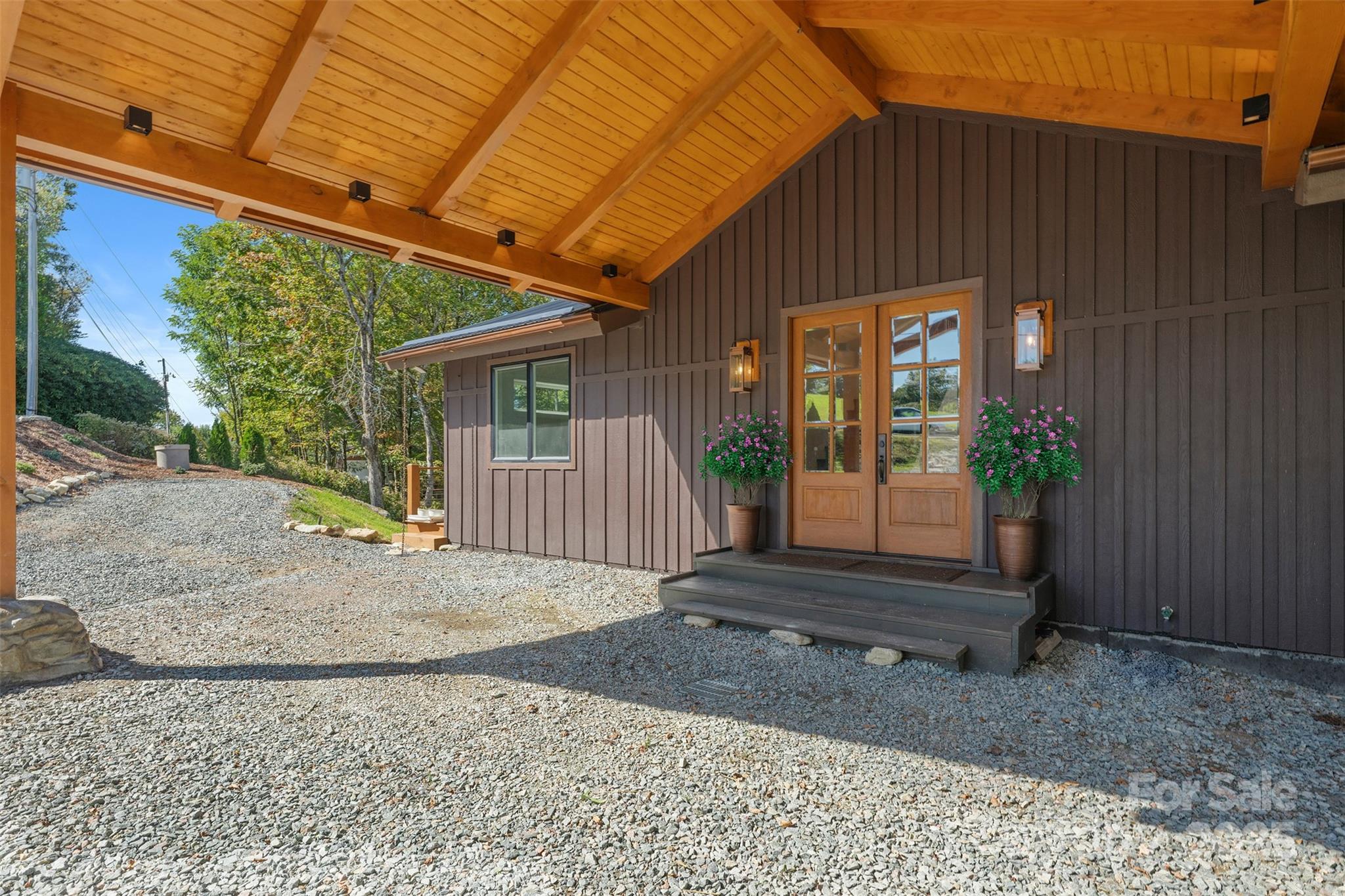 Boone, North Carolina 28605, United States, 3 Bedrooms Bedrooms, ,5 BathroomsBathrooms,Residential,Active,231889