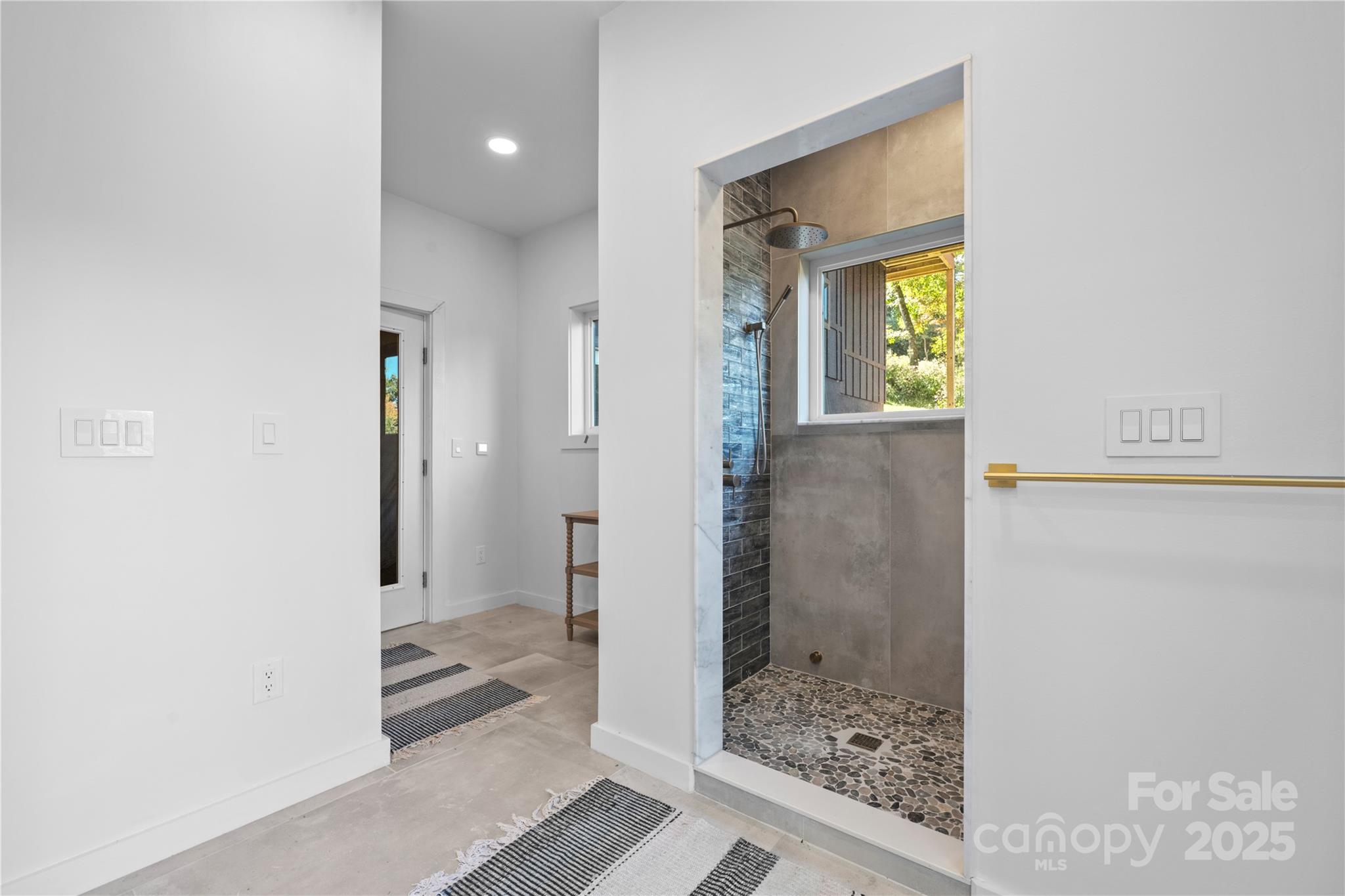 Boone, North Carolina 28605, United States, 3 Bedrooms Bedrooms, ,5 BathroomsBathrooms,Residential,Active,231889