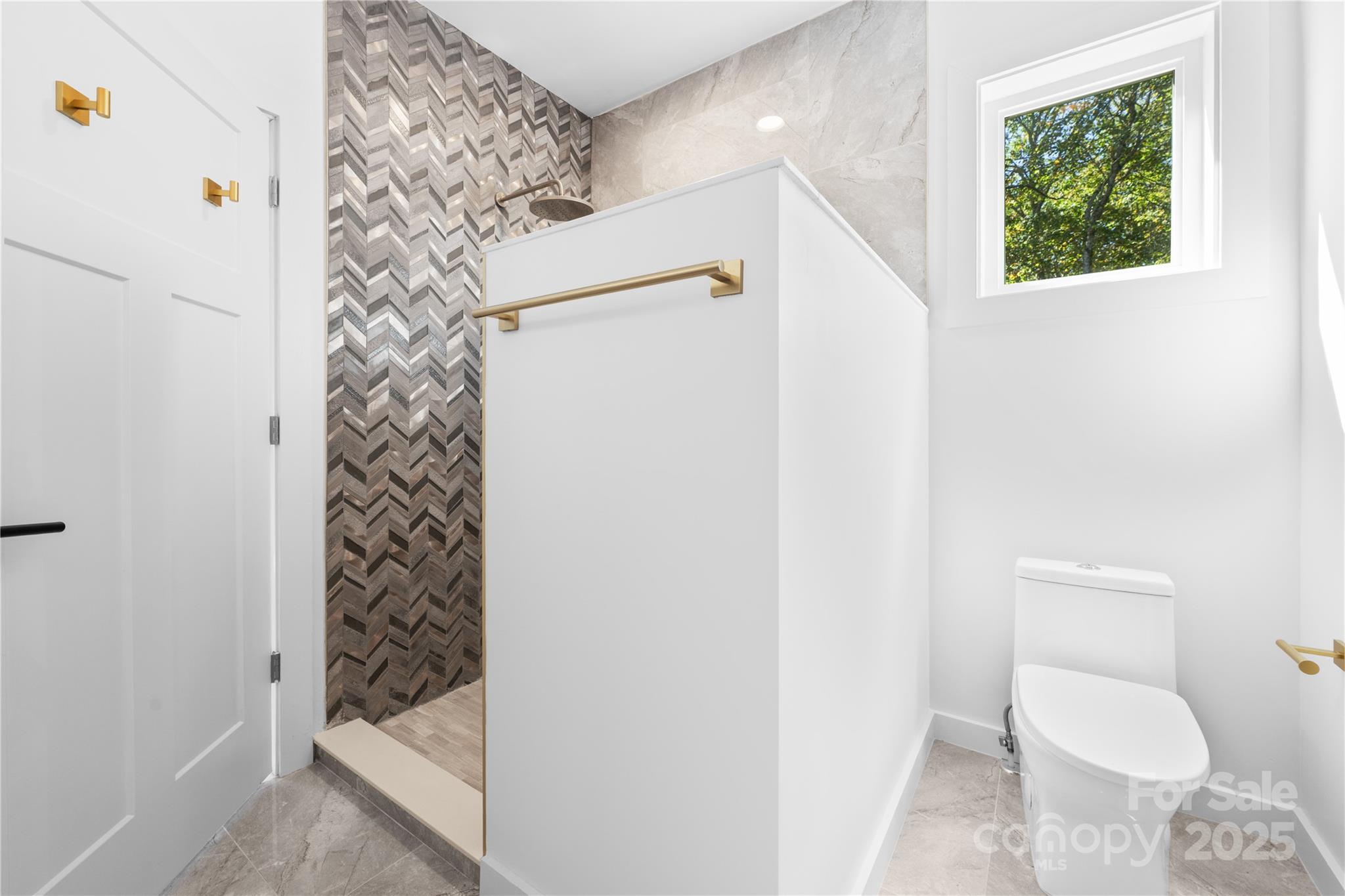 Boone, North Carolina 28605, United States, 3 Bedrooms Bedrooms, ,5 BathroomsBathrooms,Residential,Active,231889