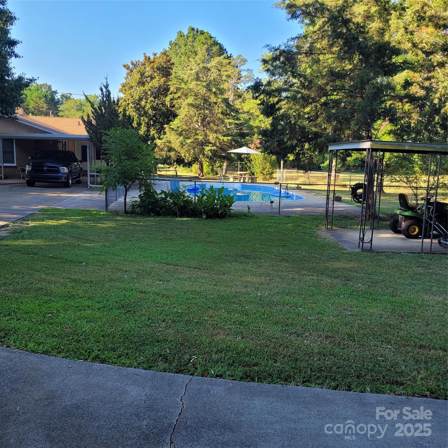 3199 Hilton Road