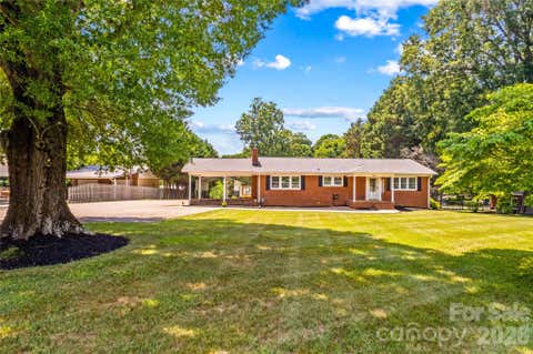 Photo of 946 Shearers Road, Mooresville, NC 28115 (MLS # 4390757)