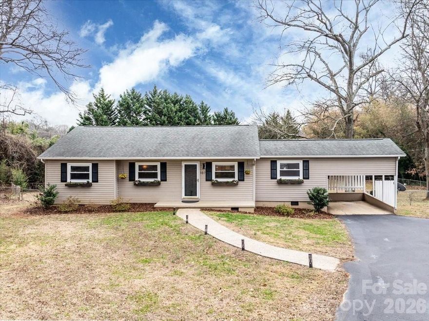 This ranch home in popular Belmont is loaded with fantastic interior updates and sits on a sprawling one acre lot with an adjacent workshop. As you step inside you are welcomed into a bright, open concept where the living room, dining room and kitchen create an inviting space for relaxing and entertaining. Movie buffs and reality TV junkies alike will love the included Bose home theater system with projection screen and surround sound. For the best theater experience the home has been equipped with blackout shades. The bright and completely remodeled kitchen features white upper cabinets with painted lower cabinets, quartz countertops, white subway tiled backsplash and stainless steel appliances.  The six-burner gas stove is the centerpiece of the kitchen and features convection oven, griddle plate and wok ring with modern steel shelving above. Enjoy the outdoors from the roomy screened-in porch complete with swing, dimmable lighting, two rotating fans and Bose speakers. The backyard is fully fenced, a great place for the 4-legged members of your family! The detached workshop is wired for electricity and has a dedicated 220-V line and 60 gallon professional mechanics air compressor, ideal for the do-it-yourself enthusiast. 

Tucked away on a quiet cul-de-sac situated evenly between Belmont and Mount Holly, it offers convenient proximity to locally owned restaurants, breweries and shops. Nature lovers will delight in the easy access to the Whitewater Center and with only 15 minutes to Uptown Charlotte, this property gives you the convenience of the big city with a small town vibe.