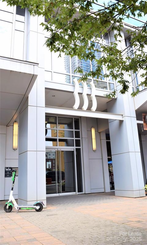 Photo of 333 W Trade Street #1101, Charlotte, NC 28202 (MLS # 4328377)