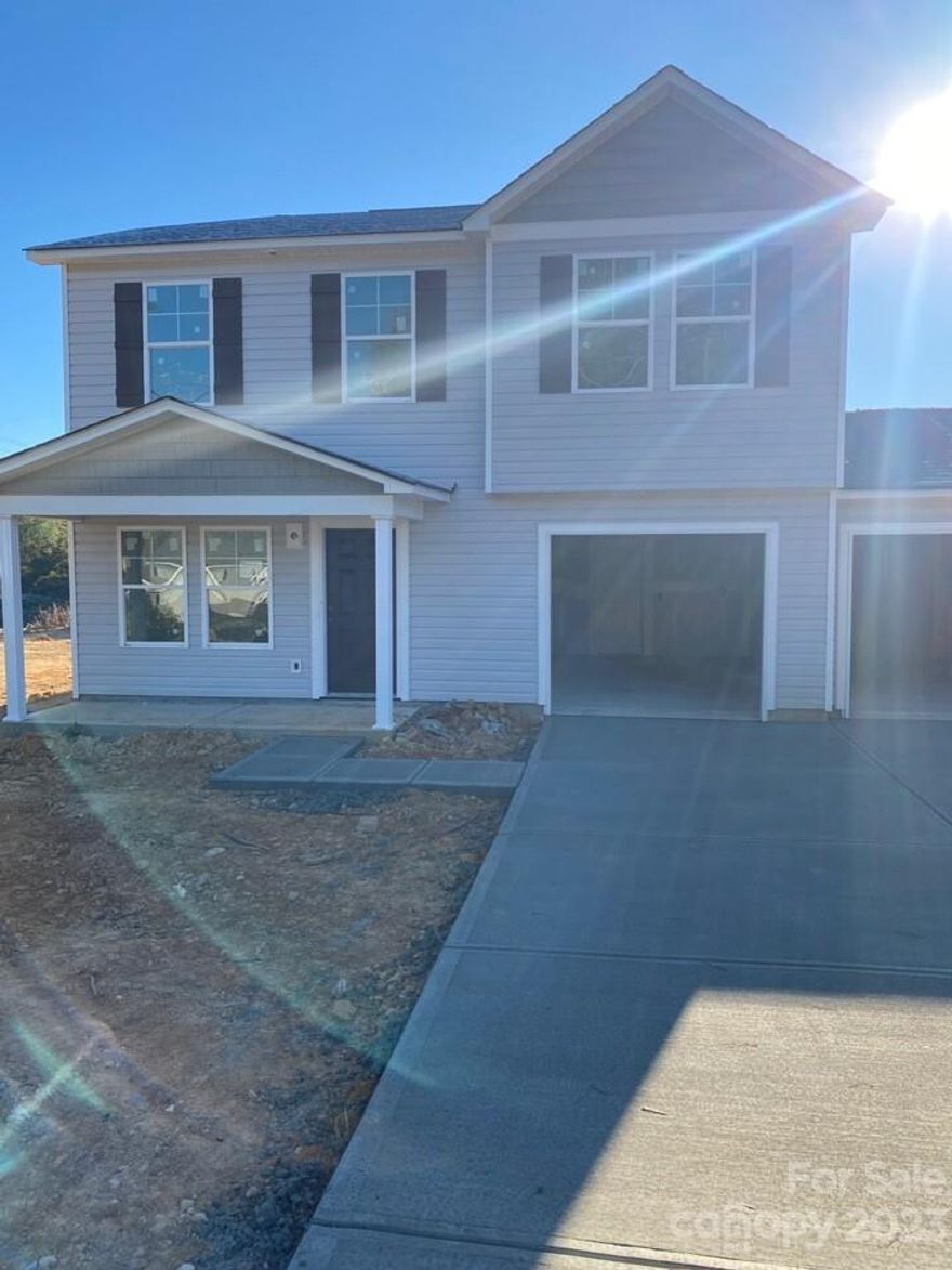 GORGEOUS NEW CONSTRUCTION HOME WITH 4 BEDS, 2.5 BATHS AND 2 CAR GARAGE.  FEATURES GRANITE COUNTER TOPS IN KITCHEN, WITH A STAINLESS STEEL APPLIANCE PACKAGE, WHICH INCLUDES FLAT TOP RANGE, OTR MICROWAVE AND DISHWASHER.  PRIMARY BEDROOM HAS A VAULTED CEILING WITH CEILING FAN INSTALLED AND LARGE WALK-IN CLOSET.  PRIMARY BATHROOM FEATURES GARDEN TUB/SHOWER COMBO AND DOUBLE VANITY SINKS.  LOCATED IN BEAUTIFUL LANCASTER, SC.  THIS HOME IS CLOSE TO ALL MAIN ATTRACTIONS.