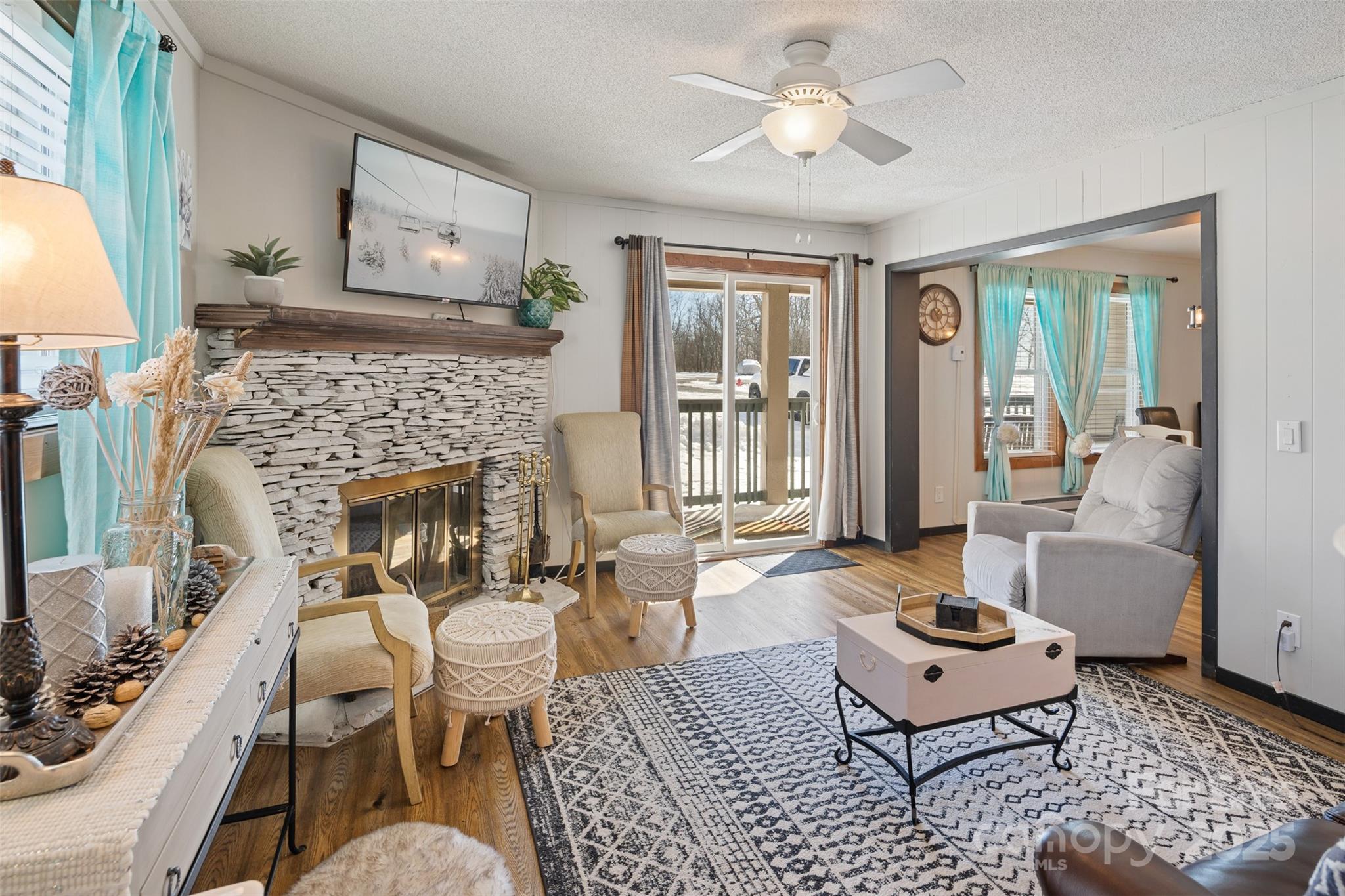 301 Pinnacle Inn Road 2101