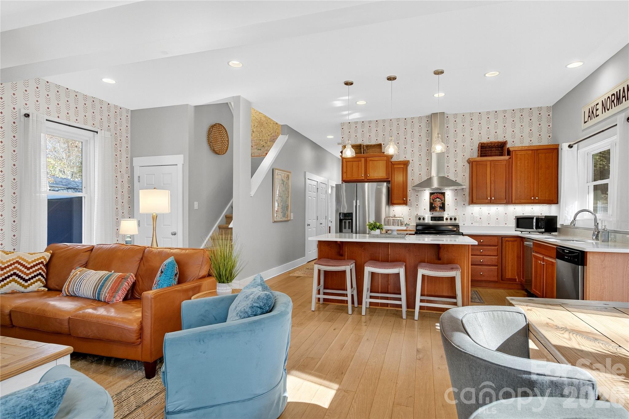 6923 Wateredge Drive