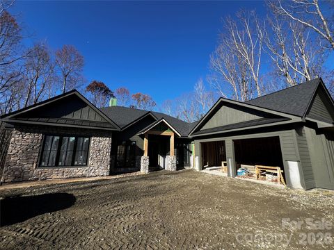 99 Little Cherokee Ridge Hendersonville NC 28739