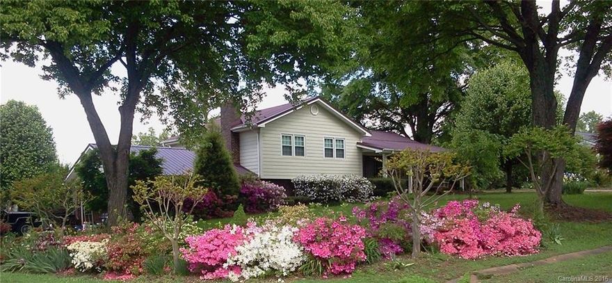 WELL MAINTAINED HOME ON A BEAUTIFULLY LANDSCAPED CORNER LOT. THIS SPLIT LEVEL HOME OFFERS 3 BEDROOM 3 BATHS, FORMAL DINING ROOM, LIVING ROOM WITH FRENCH DOORS, FINISHED BASEMENT OFFERING LARGE FAMILY ROOM WITH WOOD BURNING FIREPLACE, BAR AND BAR STOOLS, LARGE FRONT AND BACK PORCH, AND AN ATTACHED DOUBLE GARAGE. HOMES UPDATES INCLUDE CUSTOM TILE FLOORS, TILE BATHROOM AND SHOWERS, WHIRLPOOL TUB, RESIST LIGHTING, UPGRADED WIRING AND PLUMBING, DOUBLE PAIN WINDOWS, AND A METAL ROOF.