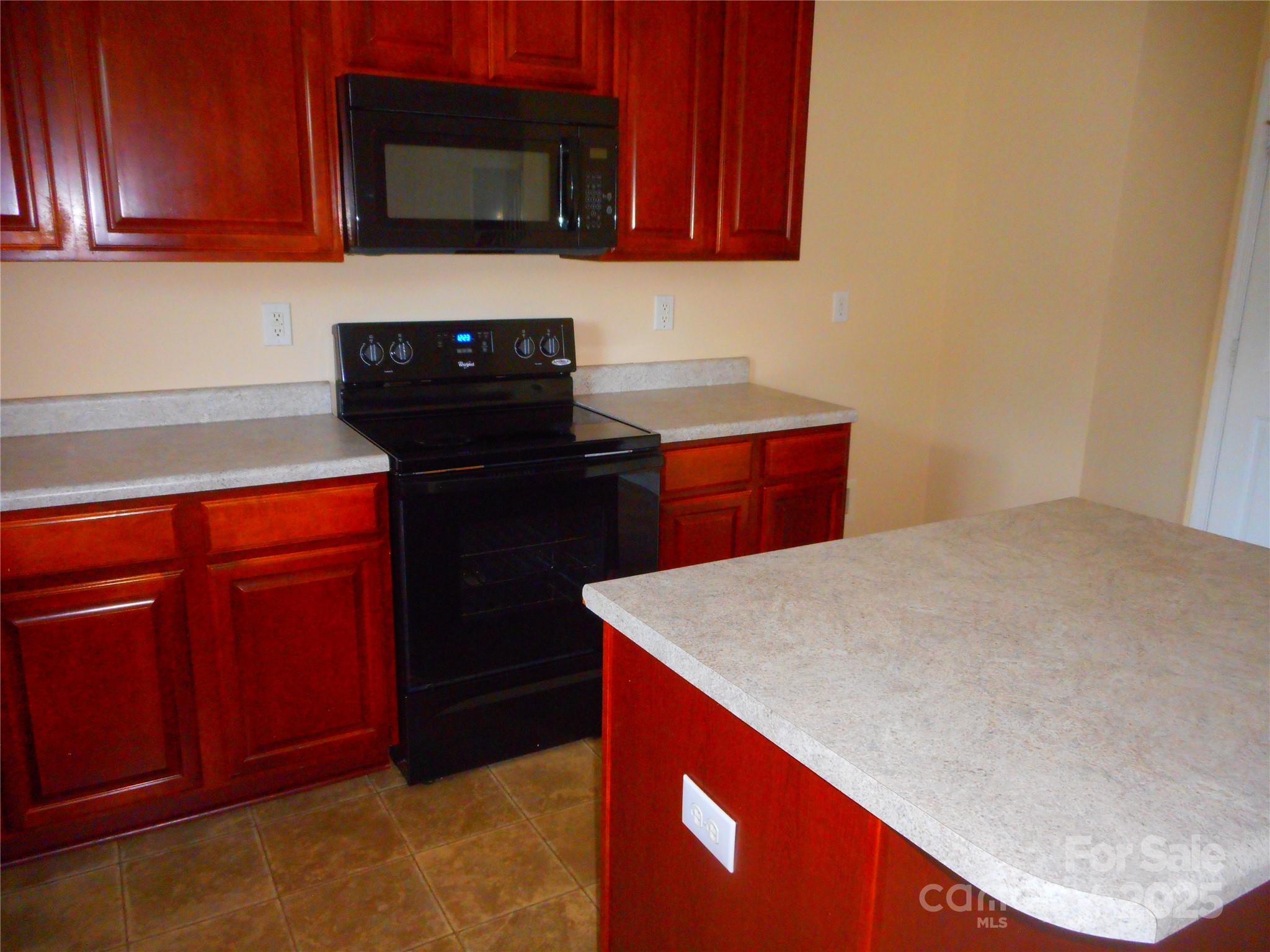 Hamilton Lakes - Residential